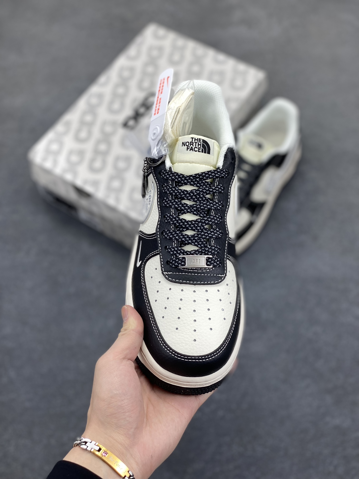图片[2]-NIke Air Force 1 \’07 Low “北面联名——CDG熊猫”空军一号 低帮 运动鞋 休闲鞋 折边针车 工艺难度大 原楦头原纸板 原装鞋盒 定制五金配件 内置全掌气垫 原厂鞋底 货号：HH7518-049 尺码：36 36.5 37.5 38 38.5 39 40 40.5 41 42 42.5 43 44 44.5 45-选品中心