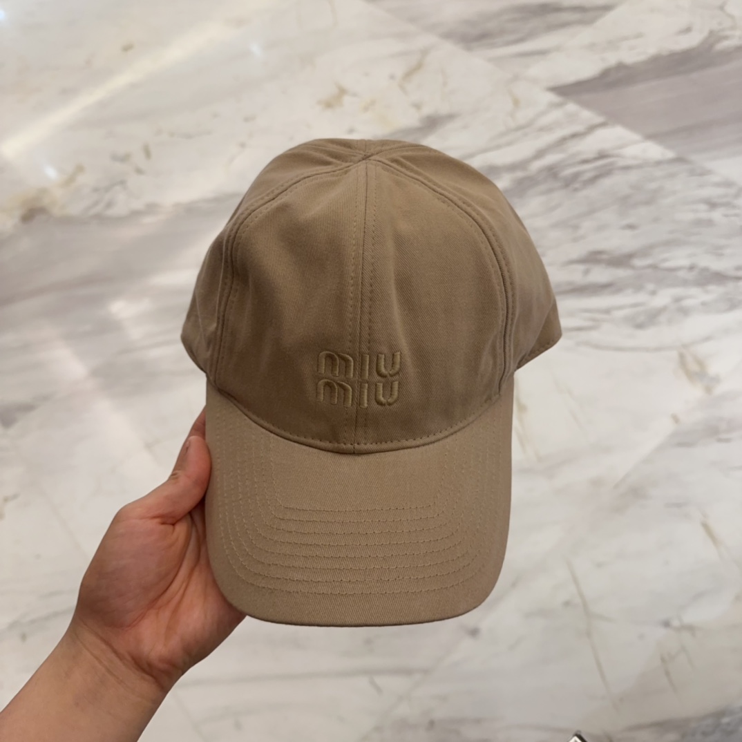 NO:227318,[Miumiu] The new order-based embroidered baseball hat big brand model is very easy to match, so buy it now!  Hat Straw Hat Fisherman Hat Baseball Hat, Hats, Miumiu, espadrilles, hats19860909【Miumiu缪缪】新款订单款刺绣棒球帽大牌款超好搭配,赶紧入手！帽子草帽渔夫帽棒球帽,帽子,miumiu,espadrilles,hats,hat