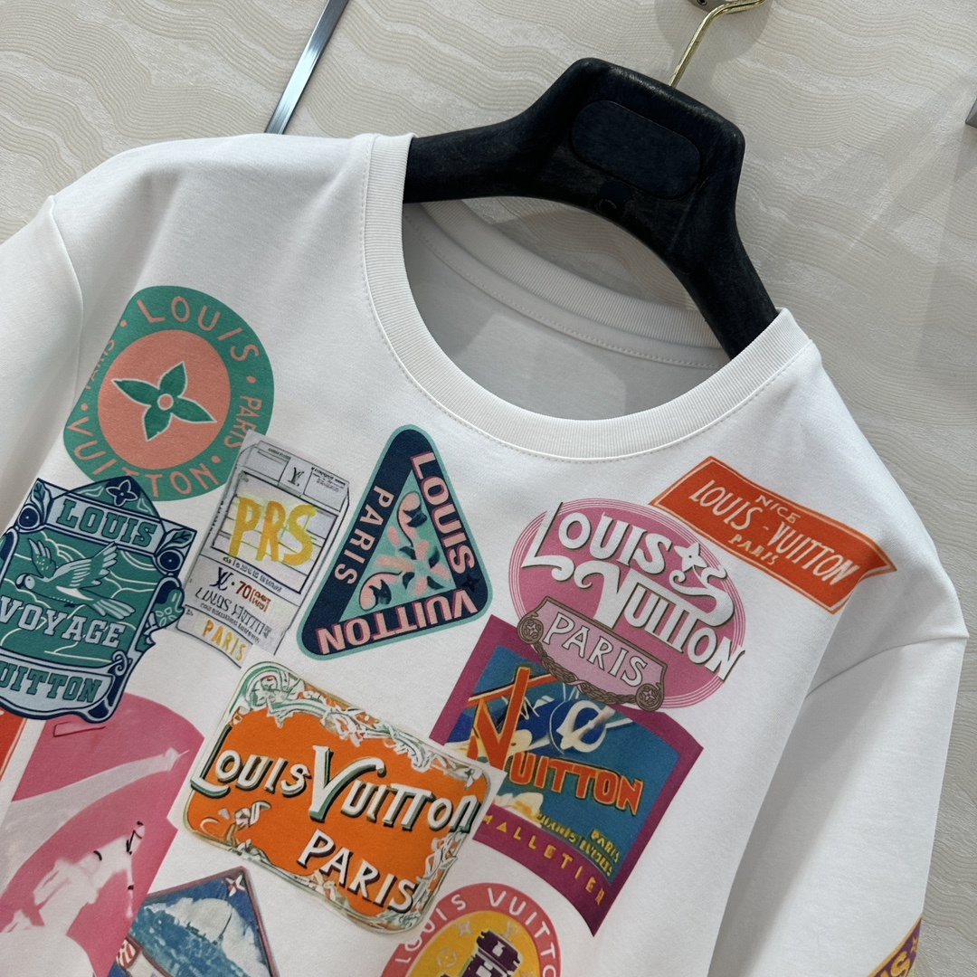 独家首发❤️原单品质💕lou神仙颜值的彩虹假日🌈系列经典MONOGRAM海报徽章印花短袖T恤。定制金属链