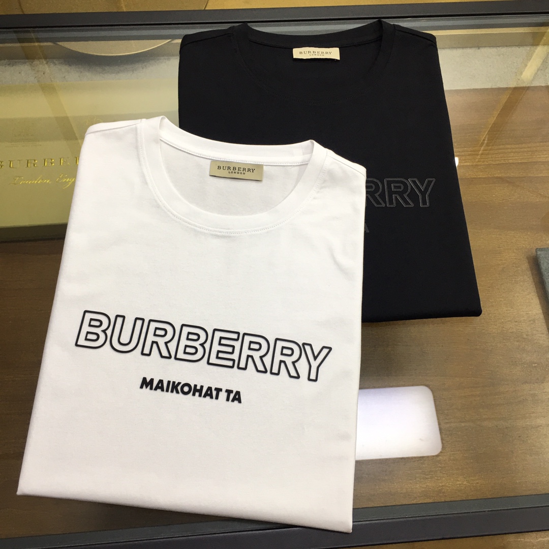 NO:501103,【Burbe...y】 New casual round neck short-sleeved T-shirt, foreign trade and trading company products, heavy recommendations, brand original, perfect and first-class quality!  A single item with a strong sense of craftsmanship and design, bringing fashion aesthetics to the extreme, it is quite artistic, and it is customized with imported double mercerizing materials!  The fabric is soft and comfortable!  The details are in place, and the construction is very unique and clever, and the whole body is clean and neat, and the lines are simple and elegant. It is suitable to wear a base alone!  Color: White Black Number of codes: M-4XL [Please report height and weight by placing an order]., burberry, T-shirt,tees, t-shirt,alexander wang19860909【Burbe...y】 新品休闲圆领短袖T恤,外贸贸易公司货,重磅推荐,品牌原产 品相完美一流！工艺设计感超强的一款单品,将时装美学发挥到极致,相当有意境,定制进口双丝光材质！面料柔软舒适！细节设计到位,非常别致巧妙的构建,通体干净利落,线条感简洁大方.单穿打底皆宜！ 颜色:白色 黑色 码数:M-4XL【下单请报身高体重】.,,burberry,T-shirt,tees，t-shirt,alexander wang,Men's clothing