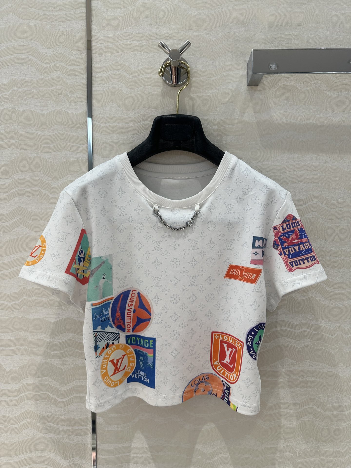 独家首发❤️原单品质💕lou神仙颜值的彩虹假日🌈系列经典MONOGRAM暗纹logo定位海报徽章印花短袖