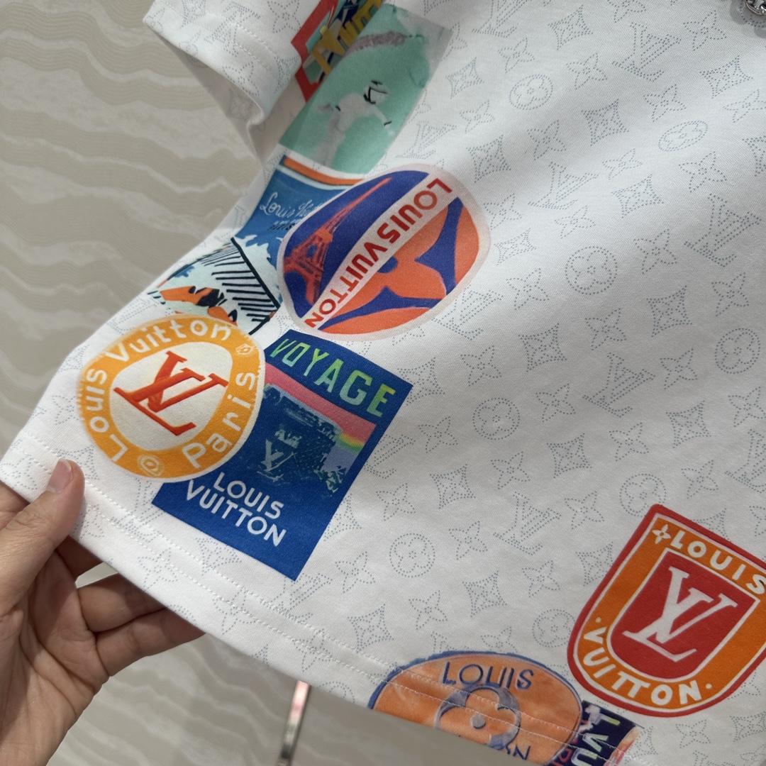 独家首发❤️原单品质💕lou神仙颜值的彩虹假日🌈系列经典MONOGRAM暗纹logo定位海报徽章印花短袖