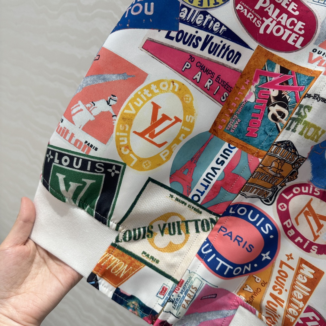 独家首发❤️原单品质💕lou神仙颜值的彩虹假日🌈系列经典MONOGRAM暗纹logo定位海报徽章印花夹克