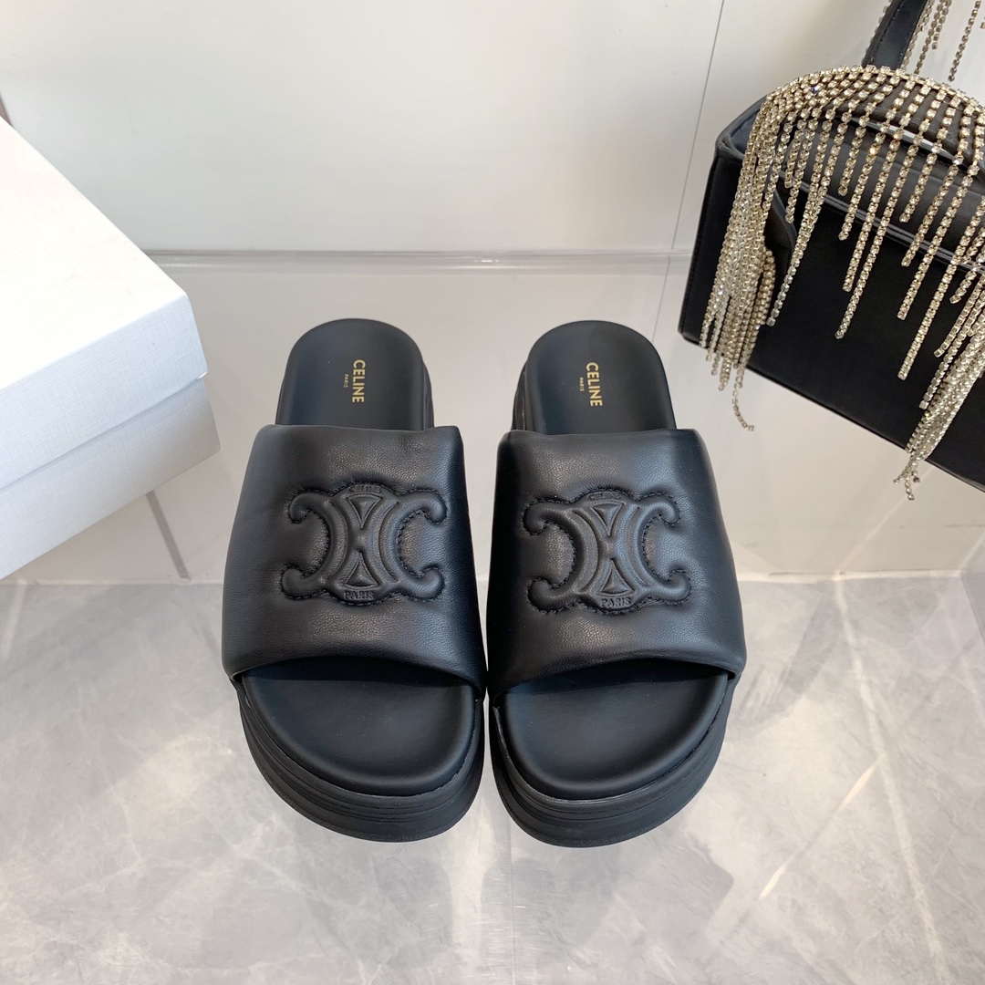 NO:246333,Celine 2025 thick-soled height-enhancing slippers, short-sized people, instantly increase their height by 5.5cm, a good benefit of long legs, original sheepskin fabric, original molded outsole, size 35-39 (40 fixed), slippers, celine, slippers, sheepskin19860909塞林Celine 2025厚底增高拖鞋 矮个子福音, 上脚瞬间增高5.5cm 妥妥的长腿福利 原版羊皮面料 原版开模大底 码数35-39（40定）,拖鞋,celine,slippers,sheepskin,Women's Shoes