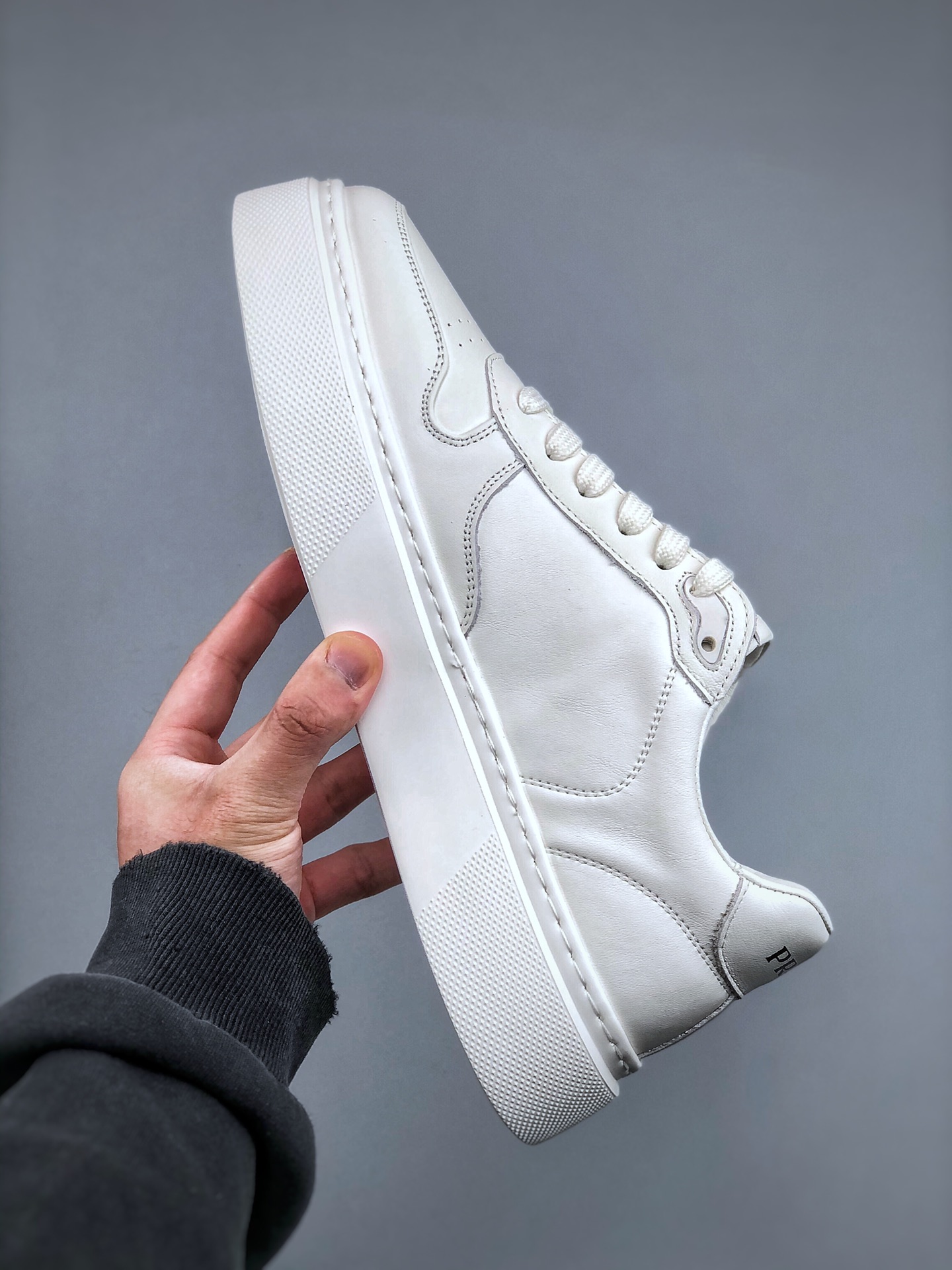 420 新货PRADA 普拉达男鞋 厚底徽标 低帮休闲鞋运动板鞋