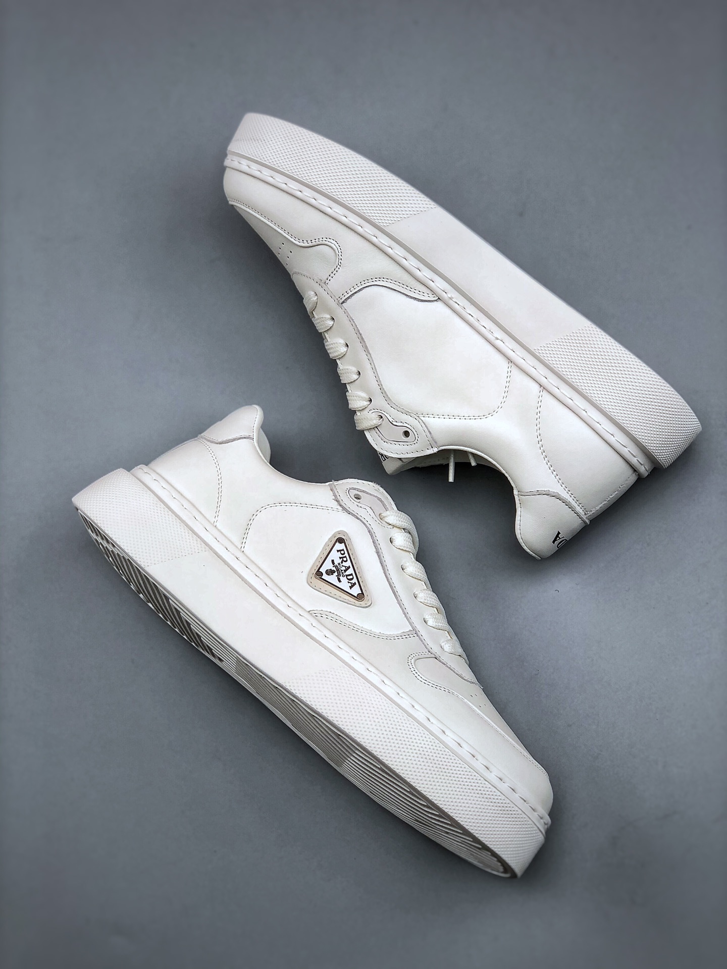 420 新货PRADA 普拉达男鞋 厚底徽标 低帮休闲鞋运动板鞋