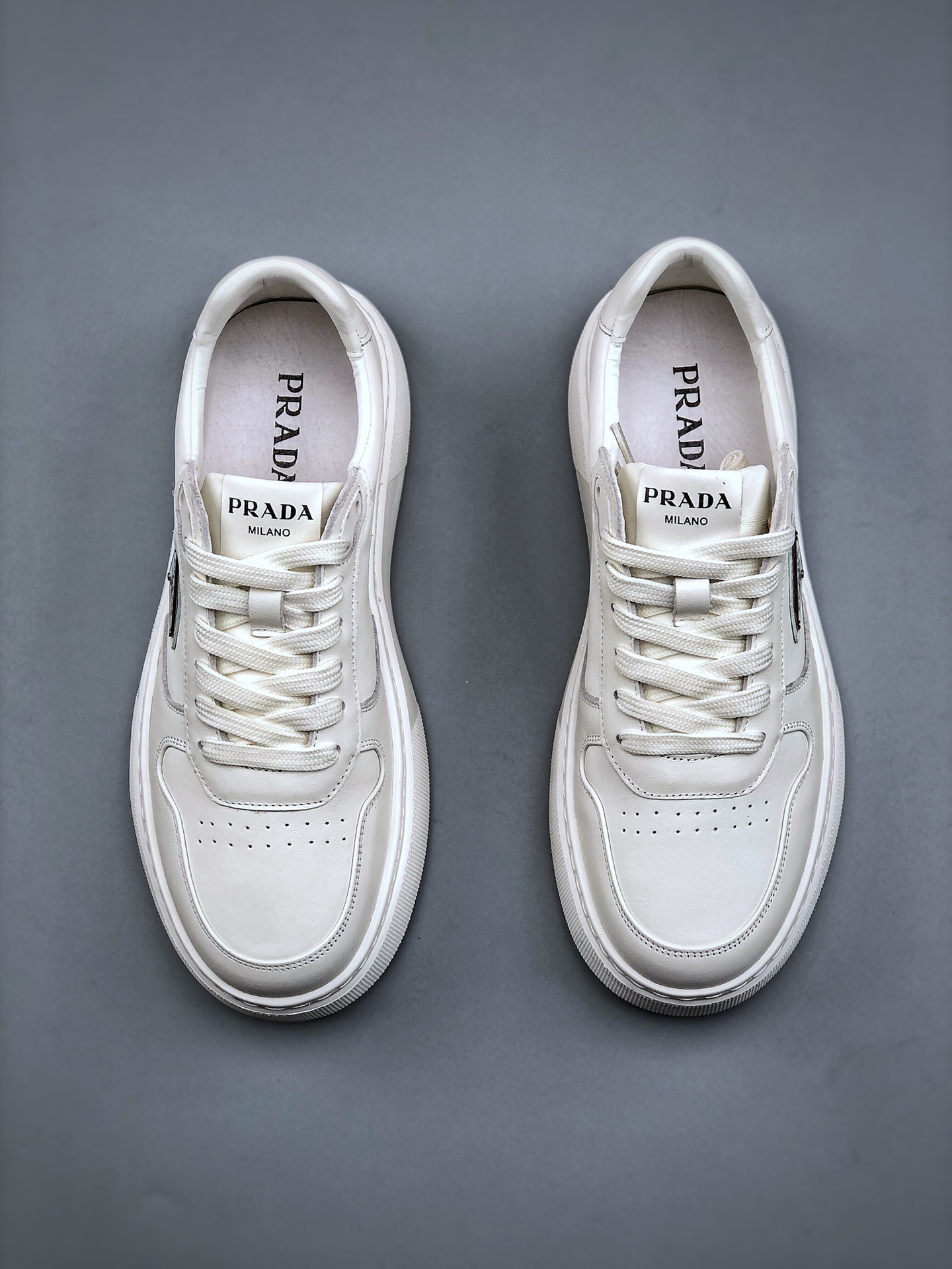 420 新货PRADA 普拉达男鞋 厚底徽标 低帮休闲鞋运动板鞋