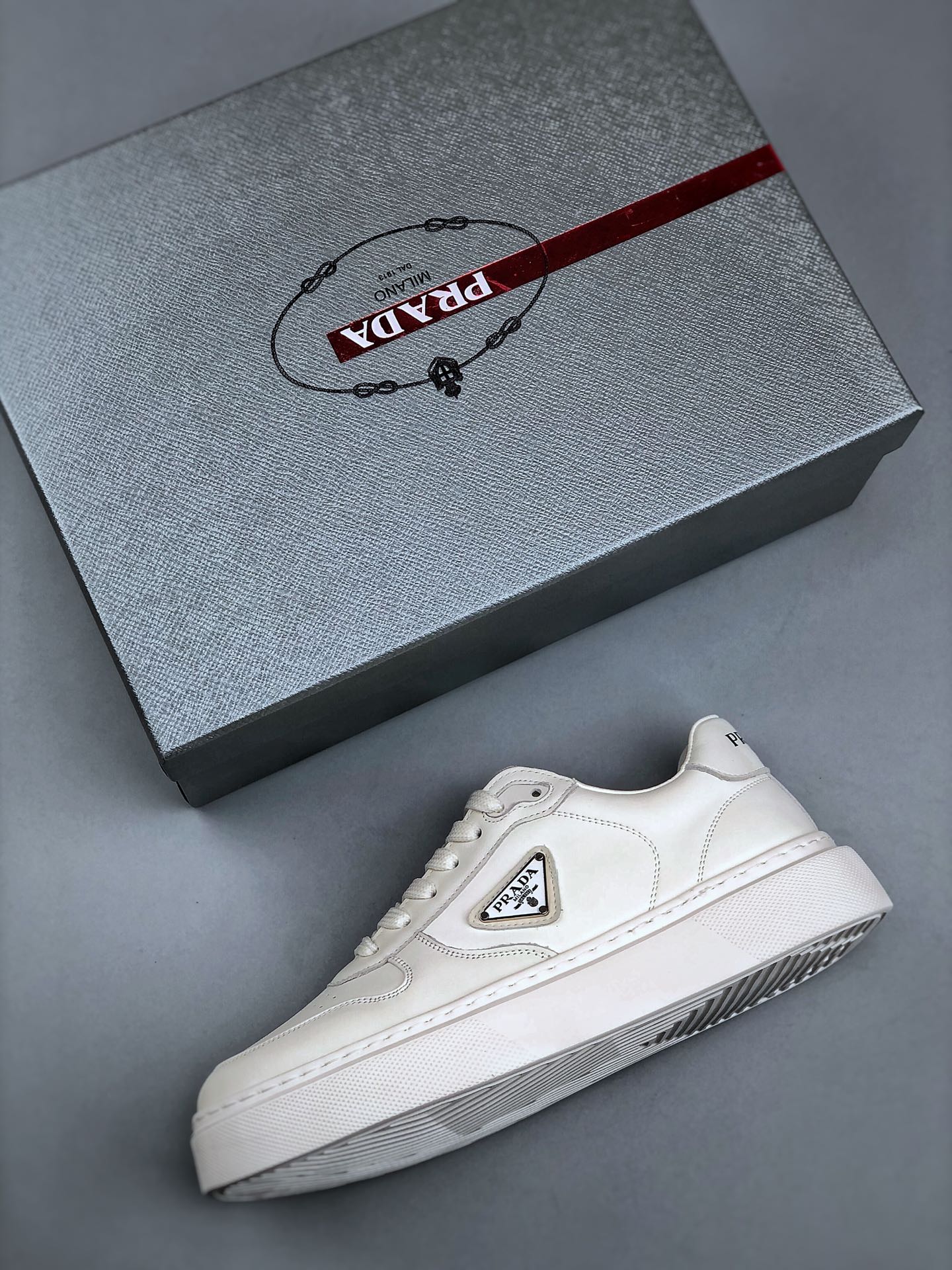 420 新货PRADA 普拉达男鞋 厚底徽标 低帮休闲鞋运动板鞋