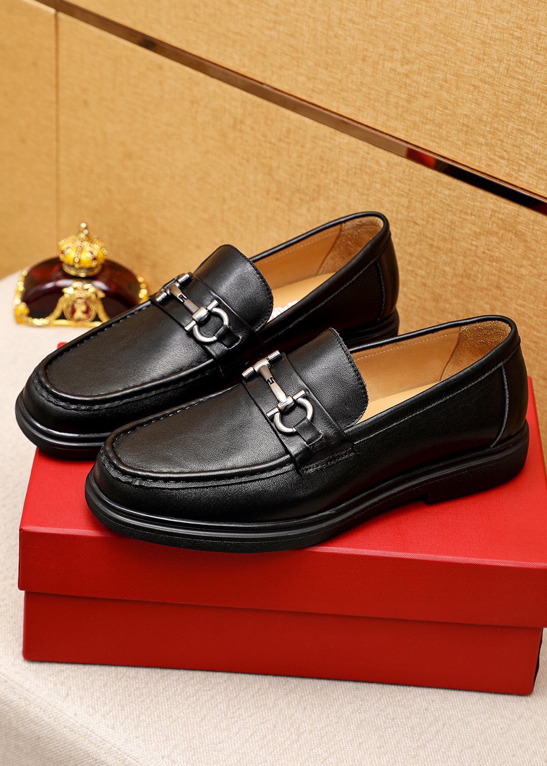 Salvatore Ferragamo Men's Black Leather Loafers with Classic Hardware 3 i1744083898 6620 1