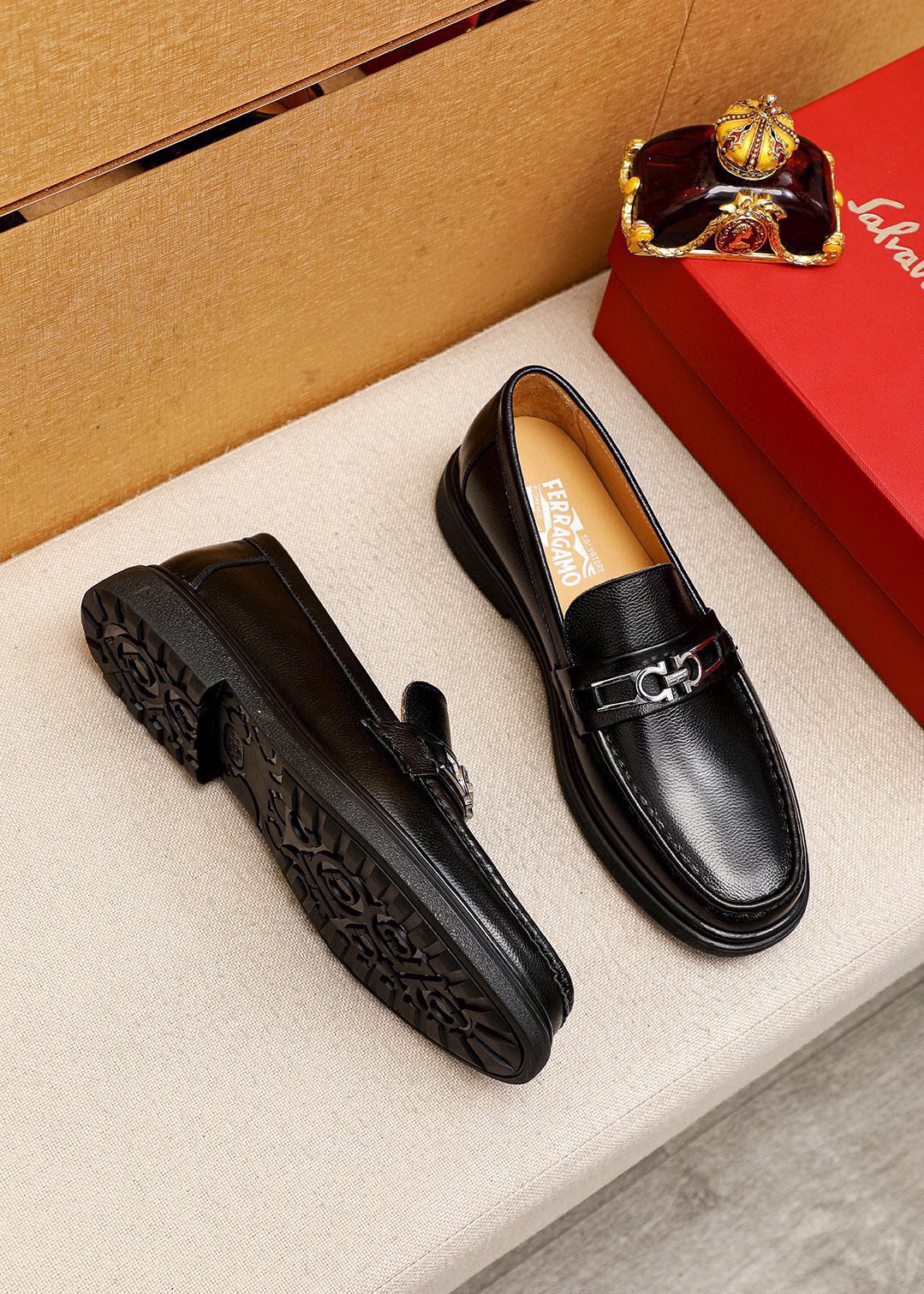 Salvatore Ferragamo Men's Black Leather Loafers with Iconic Buckle 4 i1744083974 1942 2