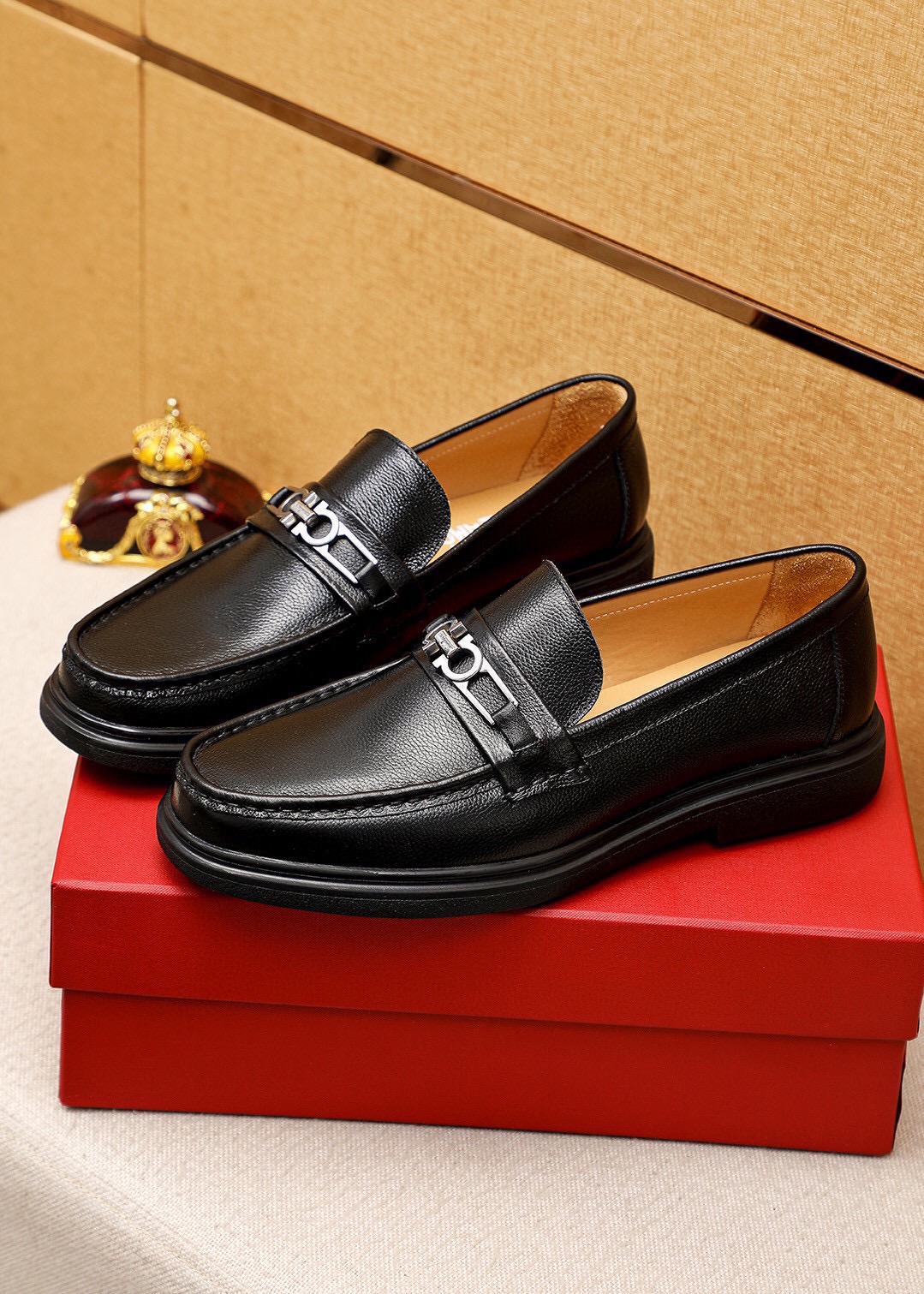 Salvatore Ferragamo Men's Black Leather Loafers with Iconic Buckle 3 i1744083974 2260 1