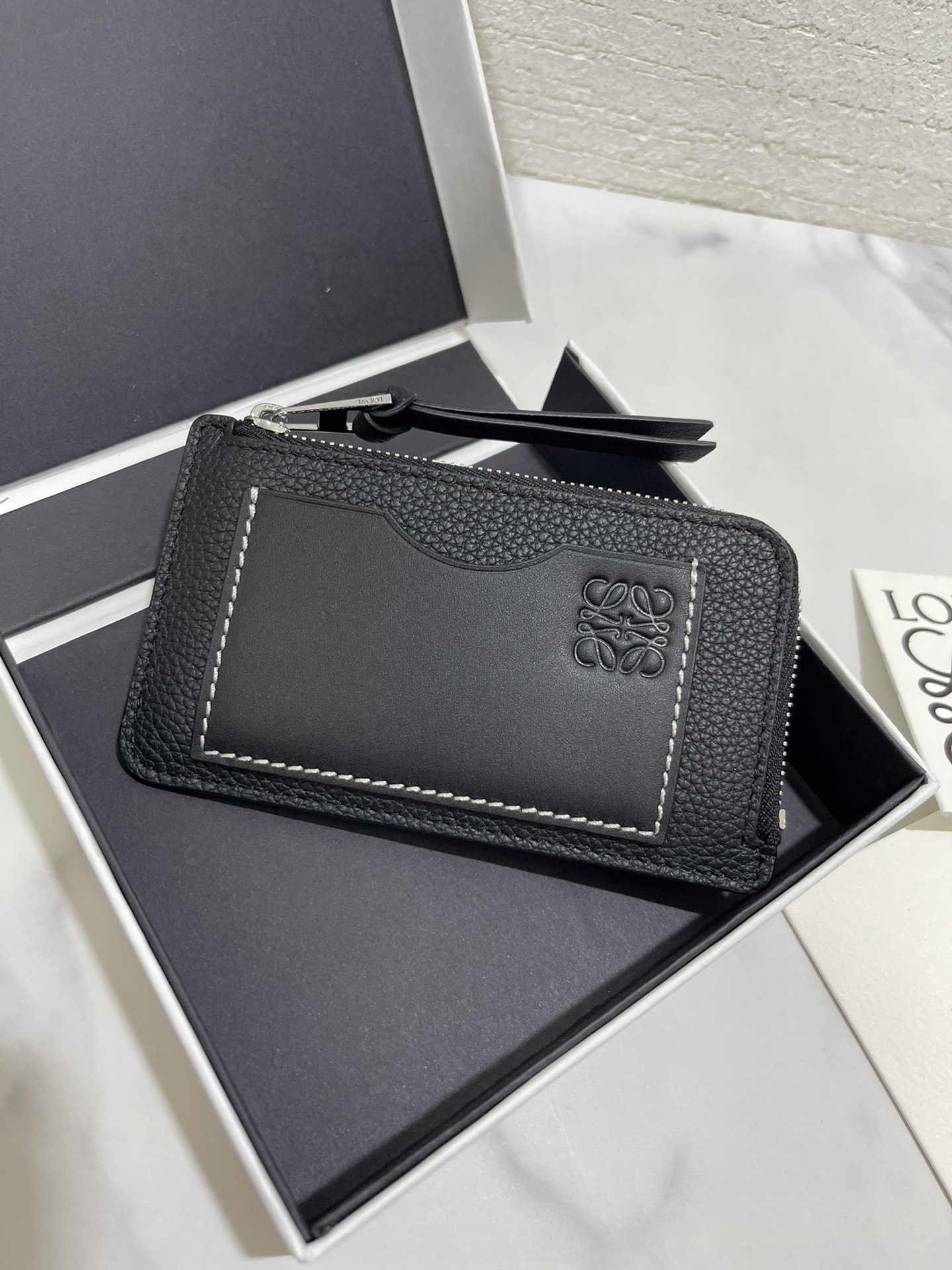 NO:672360,Color matching zipper small card holder, made of soft pique calfskin and contrasting calfskin, with card slots and zipper pockets on both sides, which can hold change and cards, exquisite and practical. Style number 3762, size 13*7.5, Loewe wallet, loewe, wallets, cowhide19860909拼色拉链小卡包 选用质感柔软珠地小牛皮搭配撞色小牛皮,两侧有卡位及拉链口袋,可放零钱、卡,精致、实用.款号3762,尺寸13*7.5,罗意威钱包,loewe,wallets,cowhide,欧美剧