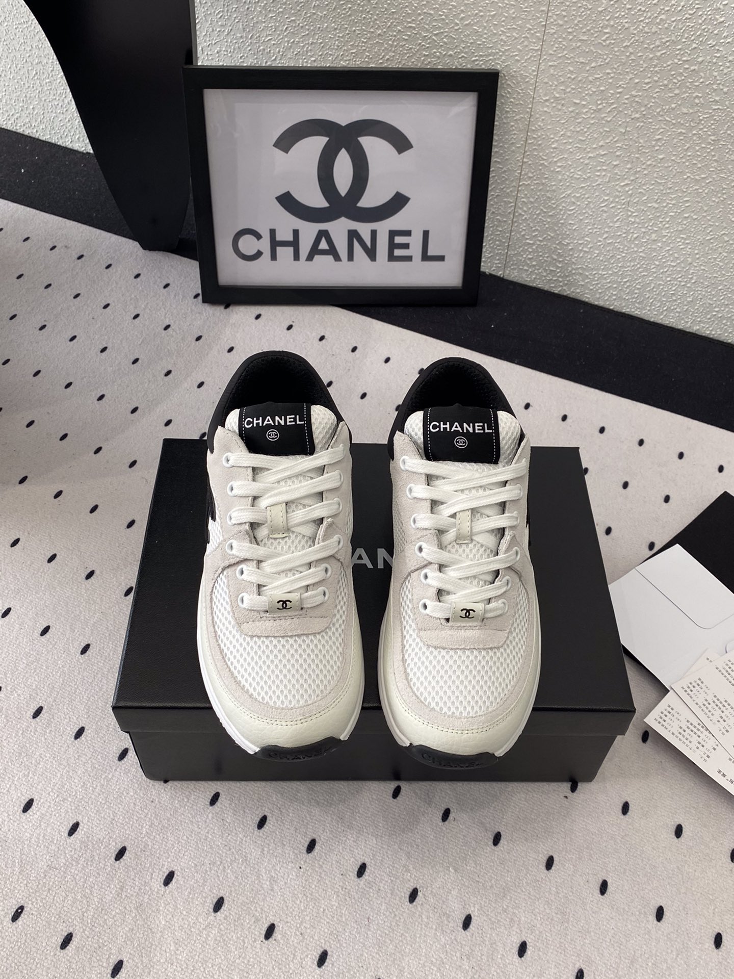 NO:247655,Men's size 40 Chanel classic couple sneakers, authentic version of counter, New York series sports models, brand new Egyptian series, the most popular set of sports models, ultra-light foot feeling, splicing counters with multiple special materials are particularly popular Size: 35-45, casual shoes/sports shoes, chanel, sneakers19860909男码40 Chanel经典款情侣运动鞋 专柜正品级版本 New York系列运动款 全新的埃及系列 最火的一组运动款 超轻的脚感 多种特殊材质的拼接专柜特别火 Size: 35-45,休闲鞋/运动鞋,chanel,sneakers,Women's Shoes