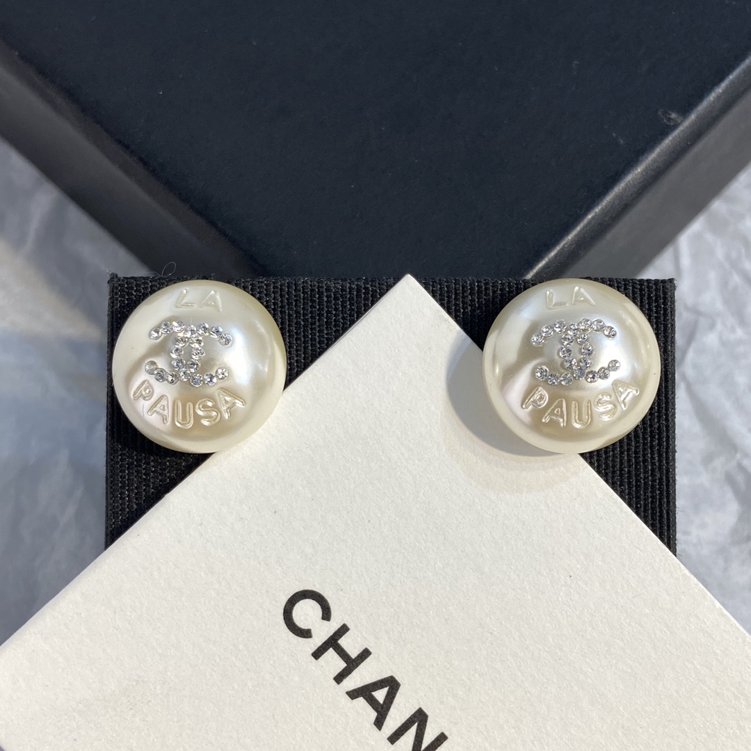 【XE751】 （sin descuento） 【CH@NEL 香@耳 pendientes de perlas】 Hermosos y versátiles哦👍🏻👍🏻👍🏻 vale la pena recomendar