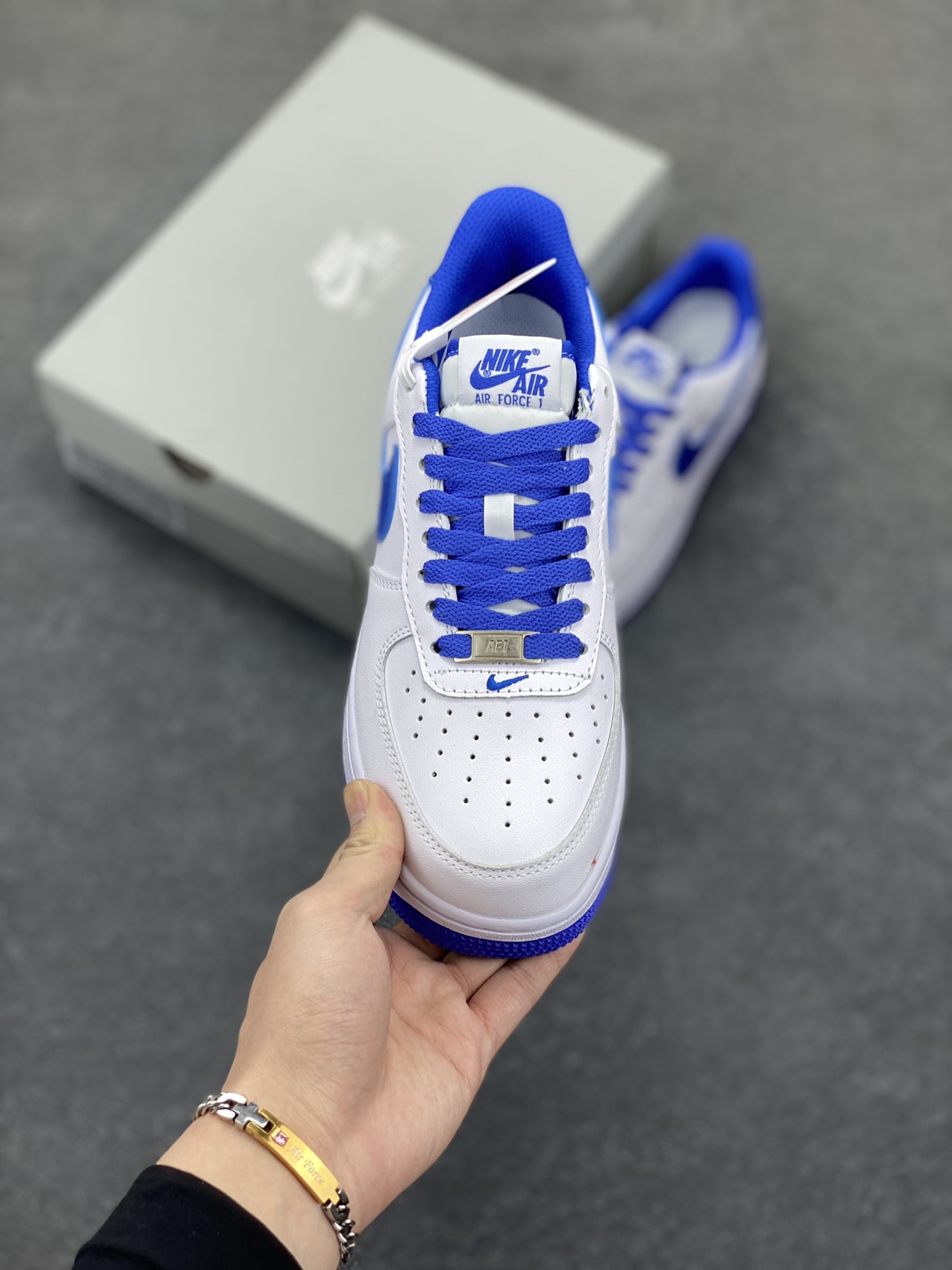 图片[2]-福利特价 Nike Air Force 1 Low 白宝蓝 原楦头原纸板 打造纯正空军版型 专注外贸渠道 全掌内置蜂窝气垫 原盒配件 原厂中底钢印、拉帮完美 货号：DH7561-104 尺码：36 36.5 37.5 38 38.5 39 40 40.5 41 42 42.5 43 44 44.5 45-选品中心