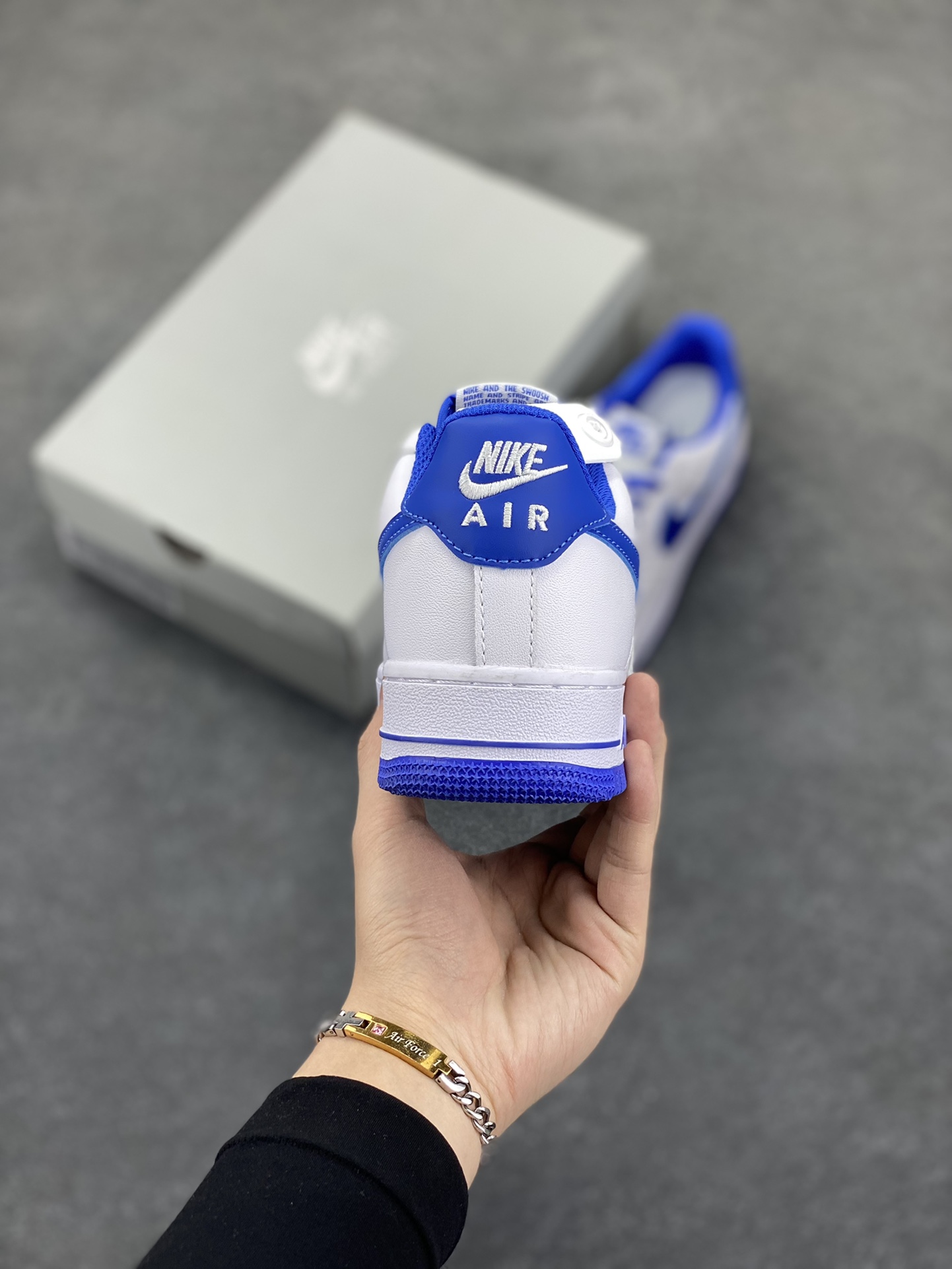 图片[4]-福利特价 Nike Air Force 1 Low 白宝蓝 原楦头原纸板 打造纯正空军版型 专注外贸渠道 全掌内置蜂窝气垫 原盒配件 原厂中底钢印、拉帮完美 货号：DH7561-104 尺码：36 36.5 37.5 38 38.5 39 40 40.5 41 42 42.5 43 44 44.5 45-选品中心
