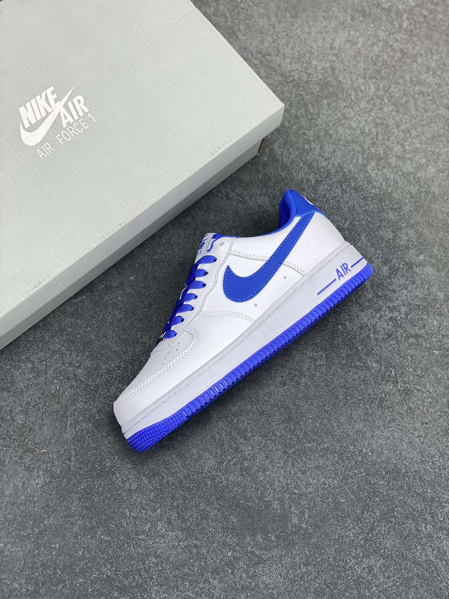 图片[7]-福利特价 Nike Air Force 1 Low 白宝蓝 原楦头原纸板 打造纯正空军版型 专注外贸渠道 全掌内置蜂窝气垫 原盒配件 原厂中底钢印、拉帮完美 货号：DH7561-104 尺码：36 36.5 37.5 38 38.5 39 40 40.5 41 42 42.5 43 44 44.5 45-选品中心