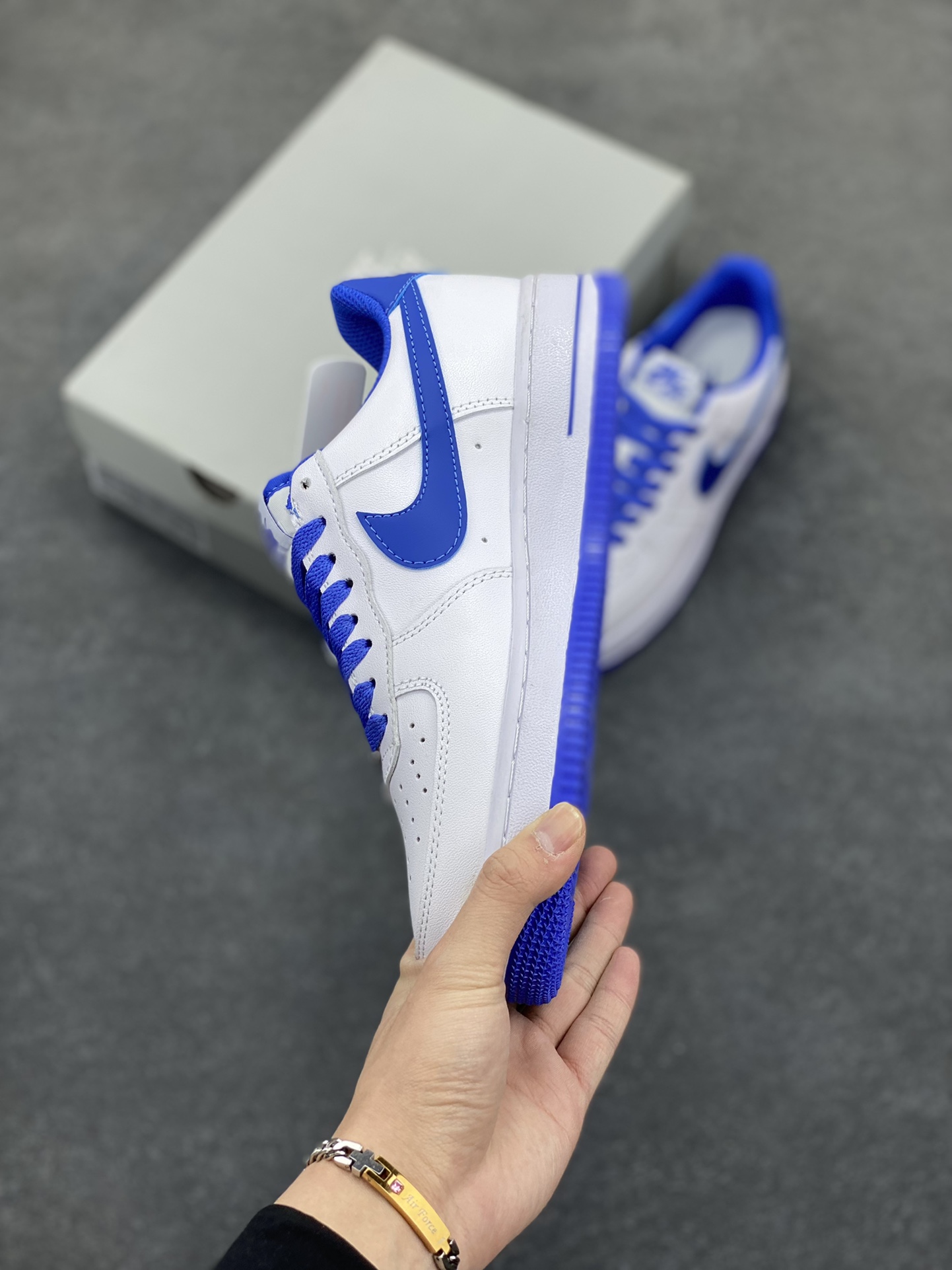 图片[3]-福利特价 Nike Air Force 1 Low 白宝蓝 原楦头原纸板 打造纯正空军版型 专注外贸渠道 全掌内置蜂窝气垫 原盒配件 原厂中底钢印、拉帮完美 货号：DH7561-104 尺码：36 36.5 37.5 38 38.5 39 40 40.5 41 42 42.5 43 44 44.5 45-选品中心