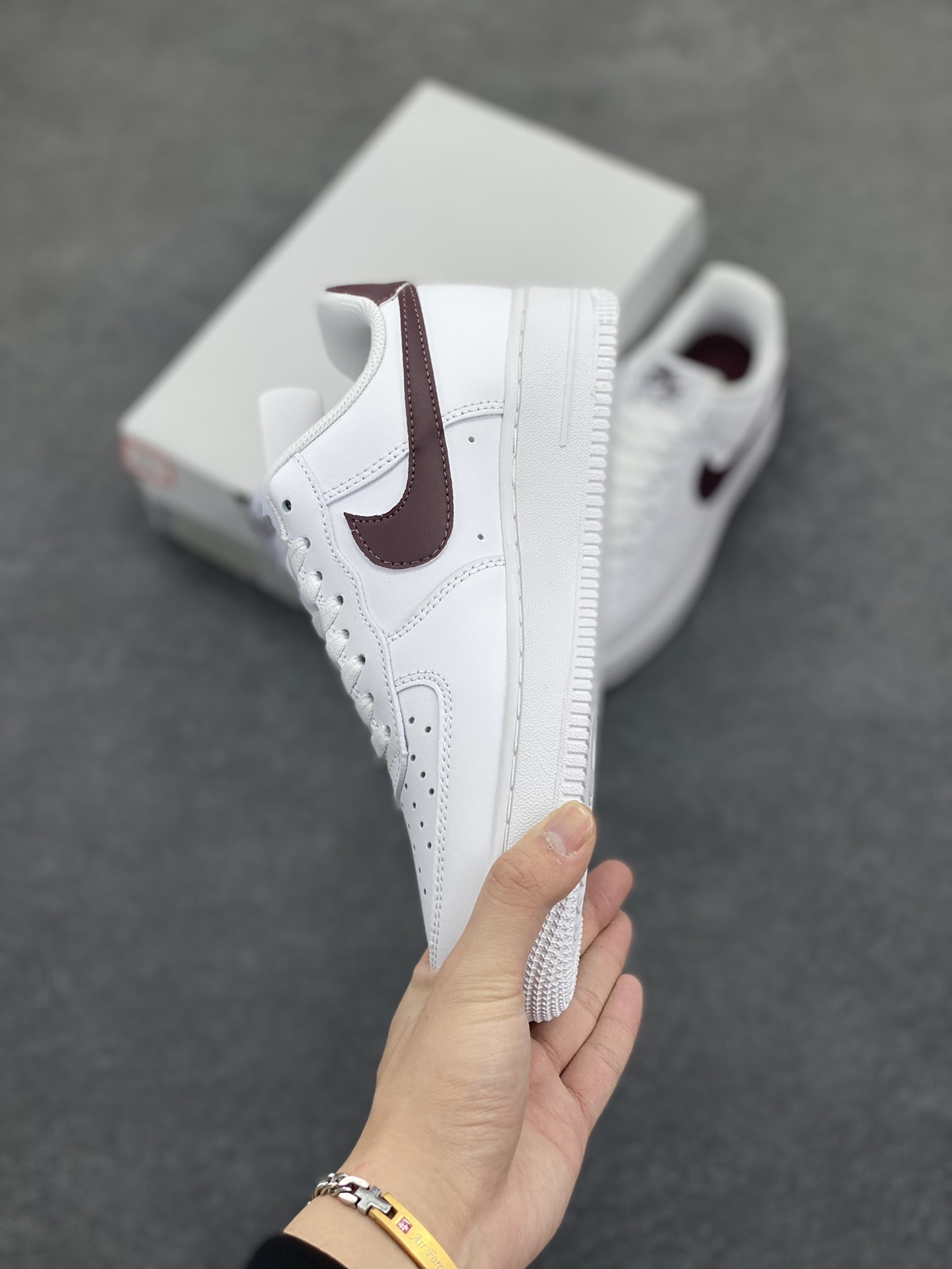 图片[3]-NK Air Force 1 空军一号 白酒红 原楦头原纸板 打造纯正空军版型#专注外贸渠道 全掌内置蜂窝气垫 #原盒配件 原厂中底钢印、拉帮完美 货号：FJ4146-112 尺码：36 36.5 37.5 38 38.5 39 40 40.5 41 42 42.5 43 44 44.5 45-选品中心