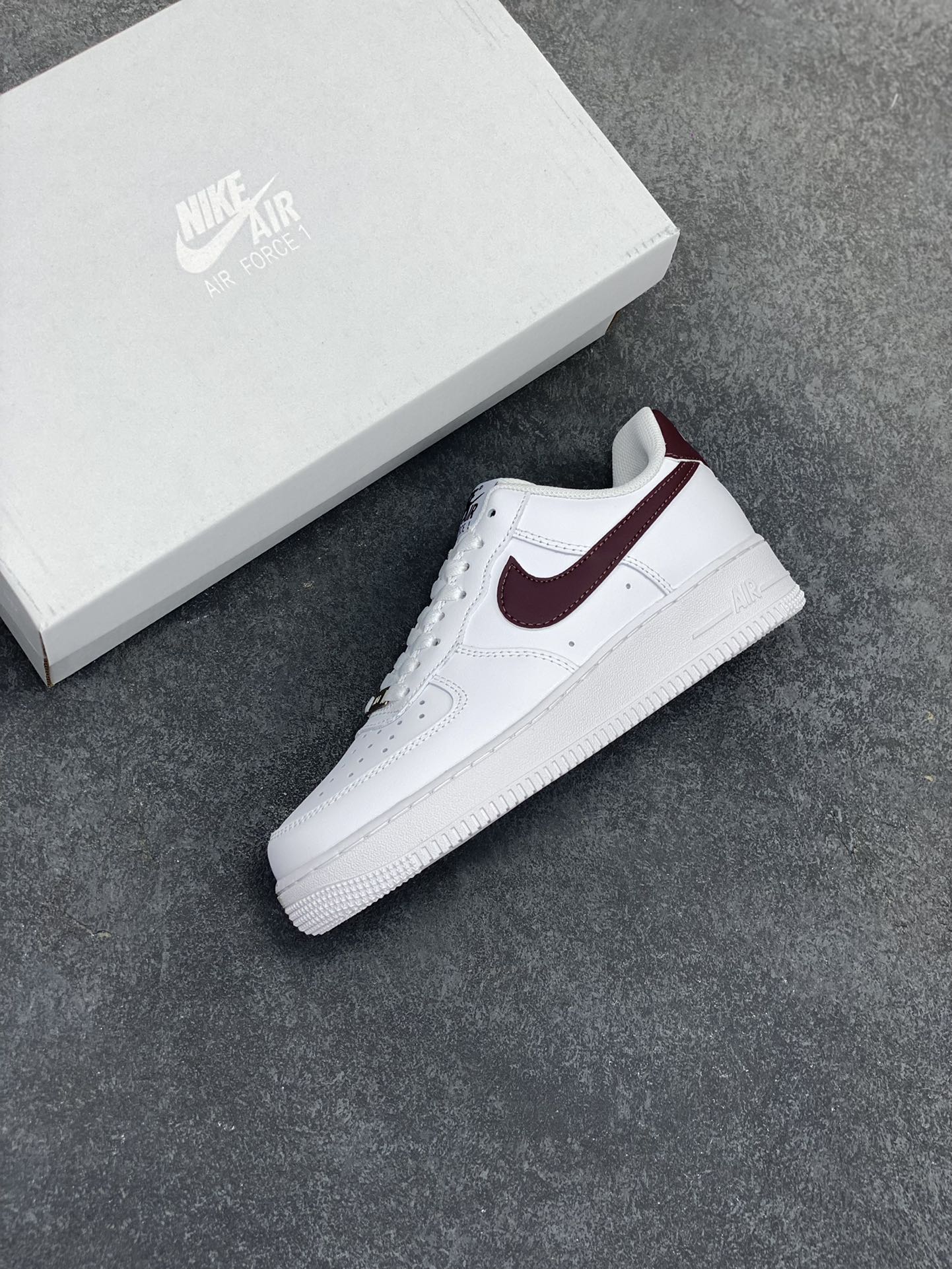 图片[7]-NK Air Force 1 空军一号 白酒红 原楦头原纸板 打造纯正空军版型#专注外贸渠道 全掌内置蜂窝气垫 #原盒配件 原厂中底钢印、拉帮完美 货号：FJ4146-112 尺码：36 36.5 37.5 38 38.5 39 40 40.5 41 42 42.5 43 44 44.5 45-选品中心