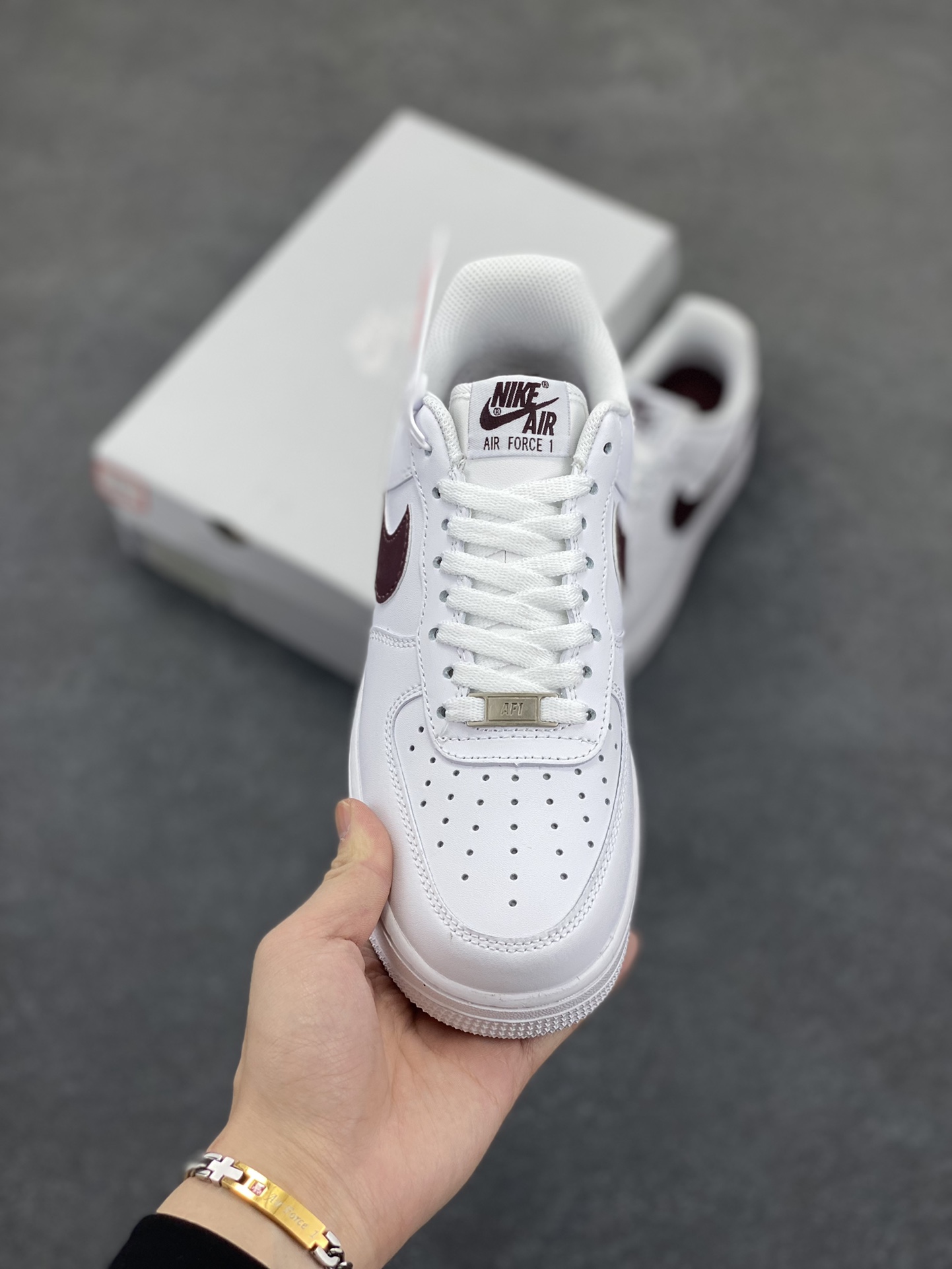 图片[2]-NK Air Force 1 空军一号 白酒红 原楦头原纸板 打造纯正空军版型#专注外贸渠道 全掌内置蜂窝气垫 #原盒配件 原厂中底钢印、拉帮完美 货号：FJ4146-112 尺码：36 36.5 37.5 38 38.5 39 40 40.5 41 42 42.5 43 44 44.5 45-选品中心