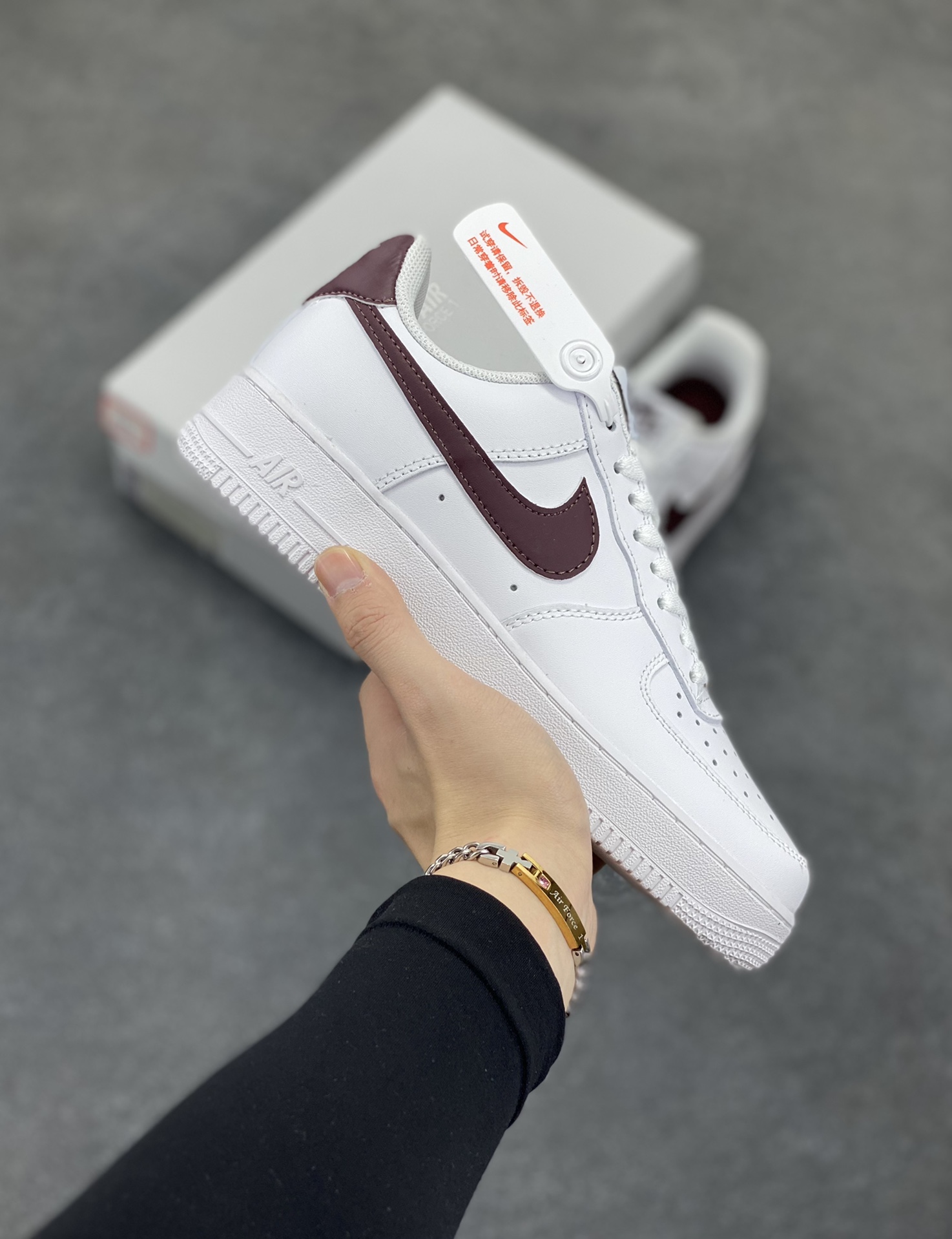 NK Air Force 1 空军一号 白酒红 原楦头原纸板 打造纯正空军版型#专注外贸渠道 全掌内置蜂窝气垫 #原盒配件 原厂中底钢印、拉帮完美 货号：FJ4146-112 尺码：36 36.5 37.5 38 38.5 39 40 40.5 41 42 42.5 43 44 44.5 45-选品中心