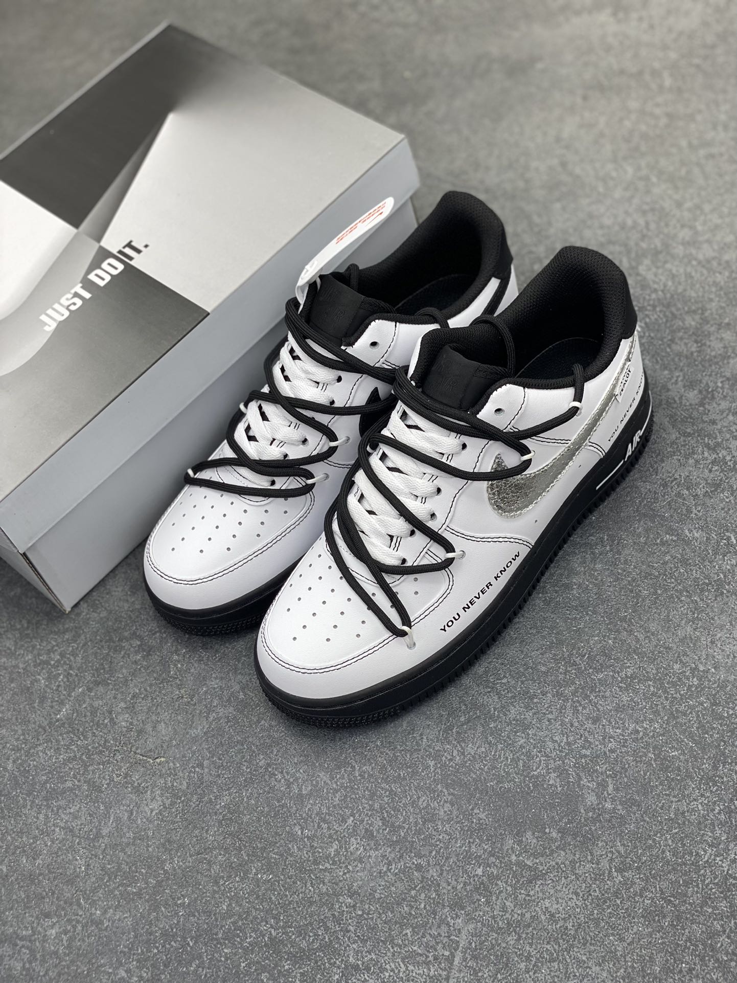 图片[8]-Nike Air Force 1 Low’07 破斧沉舟 空军一号绑带低帮休闲板鞋 定制皮料 定制鞋盒 配件齐全 原楦原纸板 纯正空军版型 内置全掌气垫 货号：ZH0316-066 尺码：36 36.5 37.5 38 38.5 39 40 40.5 41 42 42.5 43 44 44.5 45-选品中心