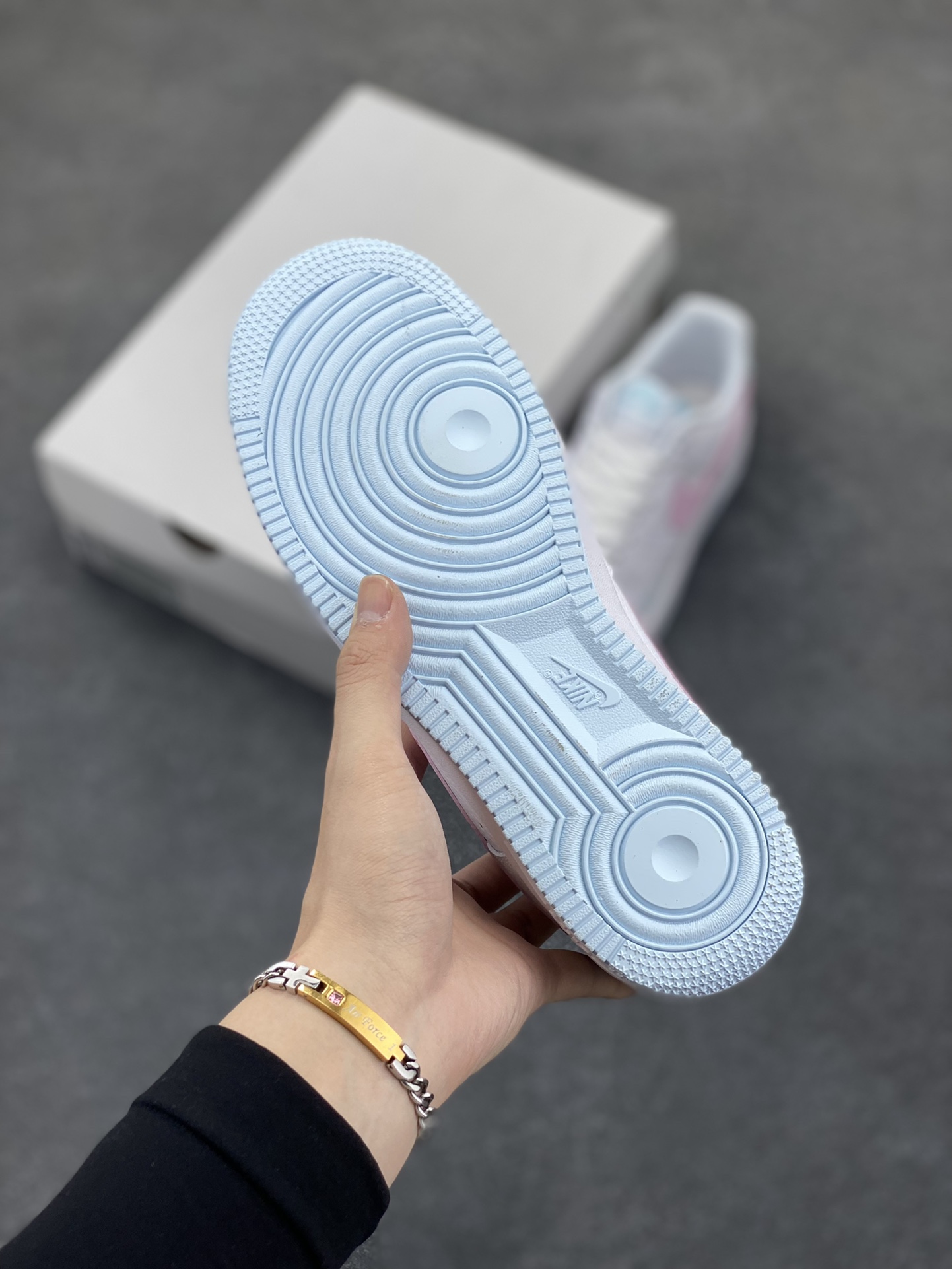 图片[5]-Nike Air Force 1 07 low空军一号板鞋 白粉 原楦头原纸板 打造纯正空军版型#专注外贸渠道 全掌内置蜂窝气垫 #原盒配件 原厂中底钢印、拉帮完美 货号：IH0640-161 尺码：35.5 36 36.5 37.5 38 38.5 39 40-选品中心