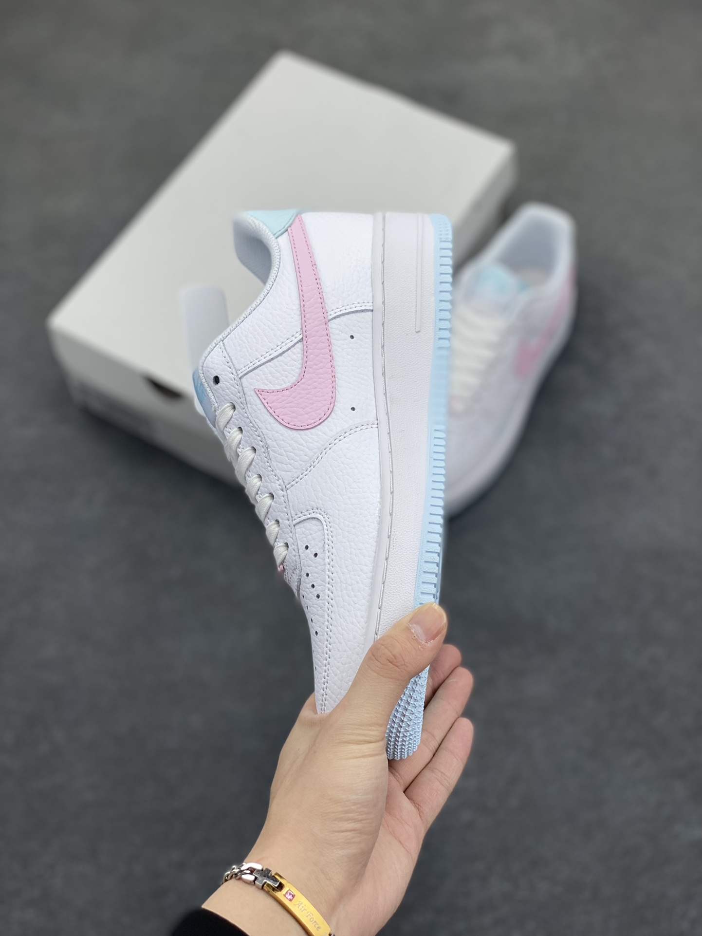 图片[3]-Nike Air Force 1 07 low空军一号板鞋 白粉 原楦头原纸板 打造纯正空军版型#专注外贸渠道 全掌内置蜂窝气垫 #原盒配件 原厂中底钢印、拉帮完美 货号：IH0640-161 尺码：35.5 36 36.5 37.5 38 38.5 39 40-选品中心