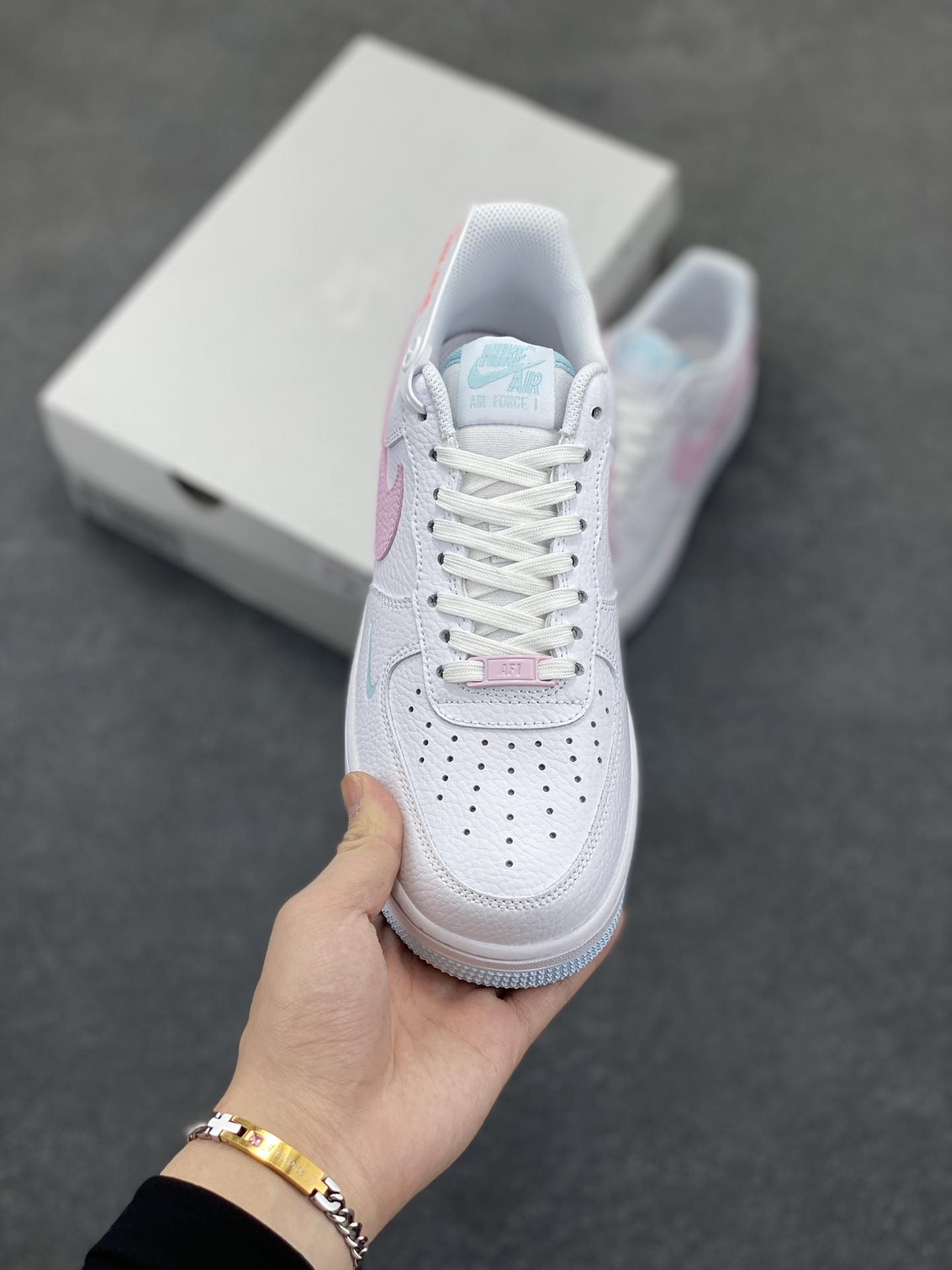 图片[2]-Nike Air Force 1 07 low空军一号板鞋 白粉 原楦头原纸板 打造纯正空军版型#专注外贸渠道 全掌内置蜂窝气垫 #原盒配件 原厂中底钢印、拉帮完美 货号：IH0640-161 尺码：35.5 36 36.5 37.5 38 38.5 39 40-选品中心