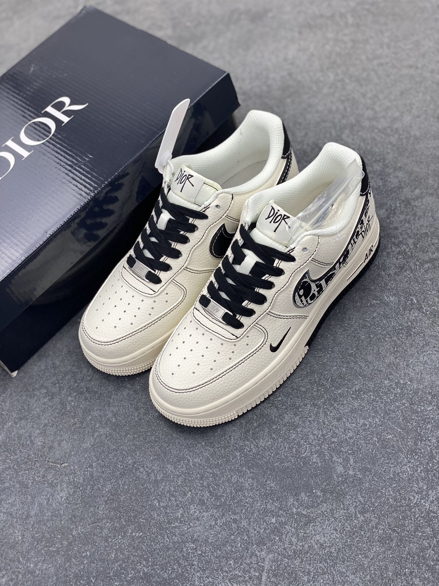 图片[8]-NIke Air Force 1 \’07 Low “迪奥联名——双拼迪奥勾”空军一号 低帮 运动鞋 休闲鞋 折边针车 工艺难度大 原楦头原纸板 原装鞋盒 定制五金配件 内置全掌气垫 原厂鞋底 货号：XS1958-544 尺码：36 36.5 37.5 38 38.5 39 40 40.5 41 42 42.5 43 44 44.5 45-选品中心