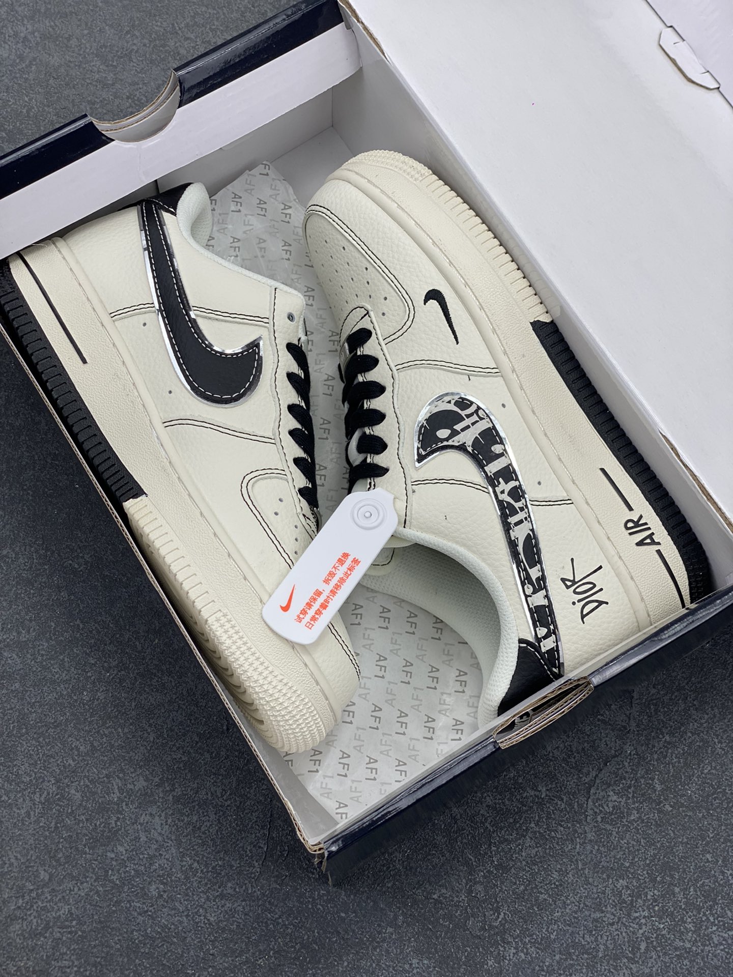 图片[9]-NIke Air Force 1 \’07 Low “迪奥联名——双拼迪奥勾”空军一号 低帮 运动鞋 休闲鞋 折边针车 工艺难度大 原楦头原纸板 原装鞋盒 定制五金配件 内置全掌气垫 原厂鞋底 货号：XS1958-544 尺码：36 36.5 37.5 38 38.5 39 40 40.5 41 42 42.5 43 44 44.5 45-选品中心