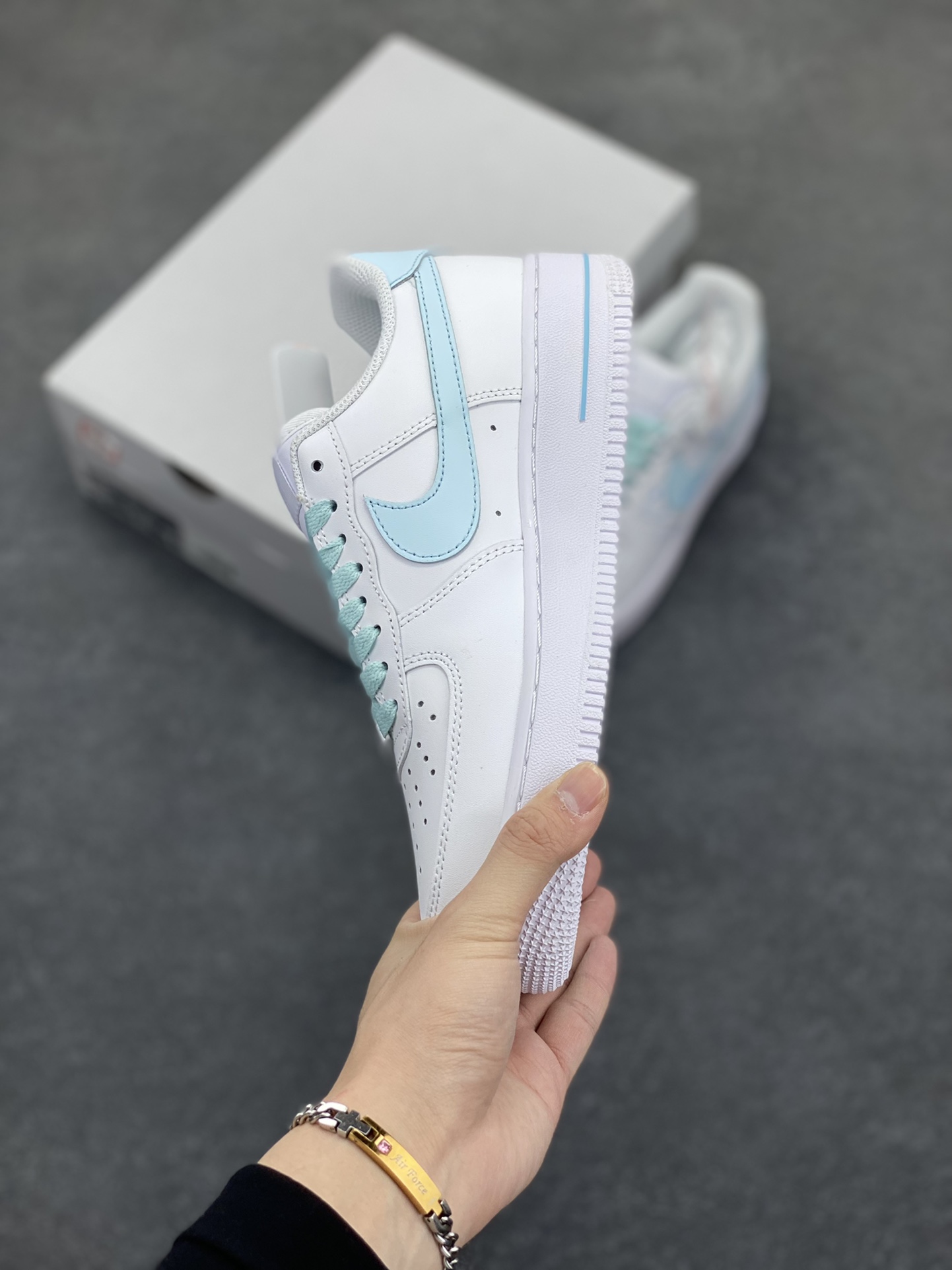 图片[3]-Nike Air Force 1 Low’07 LOVE系列 白蓝喷绘 空军一号低帮休闲板鞋 定制皮料 原厂3D打印 定制鞋盒 原楦原纸板 纯正空军版型 内置全掌气垫 货号：CW2288-111 尺码：36 36.5 37.5 38 38.5 39 40 40.5 41 42 42.5 43 44 44.5 45-选品中心