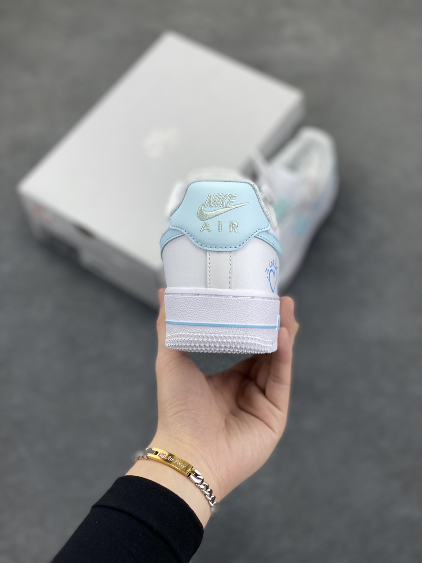 图片[4]-Nike Air Force 1 Low’07 LOVE系列 白蓝喷绘 空军一号低帮休闲板鞋 定制皮料 原厂3D打印 定制鞋盒 原楦原纸板 纯正空军版型 内置全掌气垫 货号：CW2288-111 尺码：36 36.5 37.5 38 38.5 39 40 40.5 41 42 42.5 43 44 44.5 45-选品中心