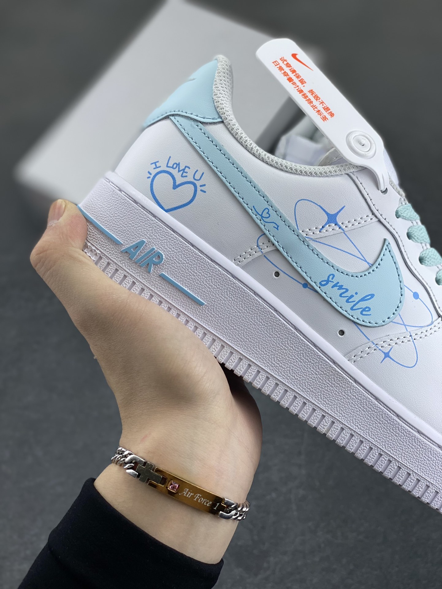 图片[6]-Nike Air Force 1 Low’07 LOVE系列 白蓝喷绘 空军一号低帮休闲板鞋 定制皮料 原厂3D打印 定制鞋盒 原楦原纸板 纯正空军版型 内置全掌气垫 货号：CW2288-111 尺码：36 36.5 37.5 38 38.5 39 40 40.5 41 42 42.5 43 44 44.5 45-选品中心