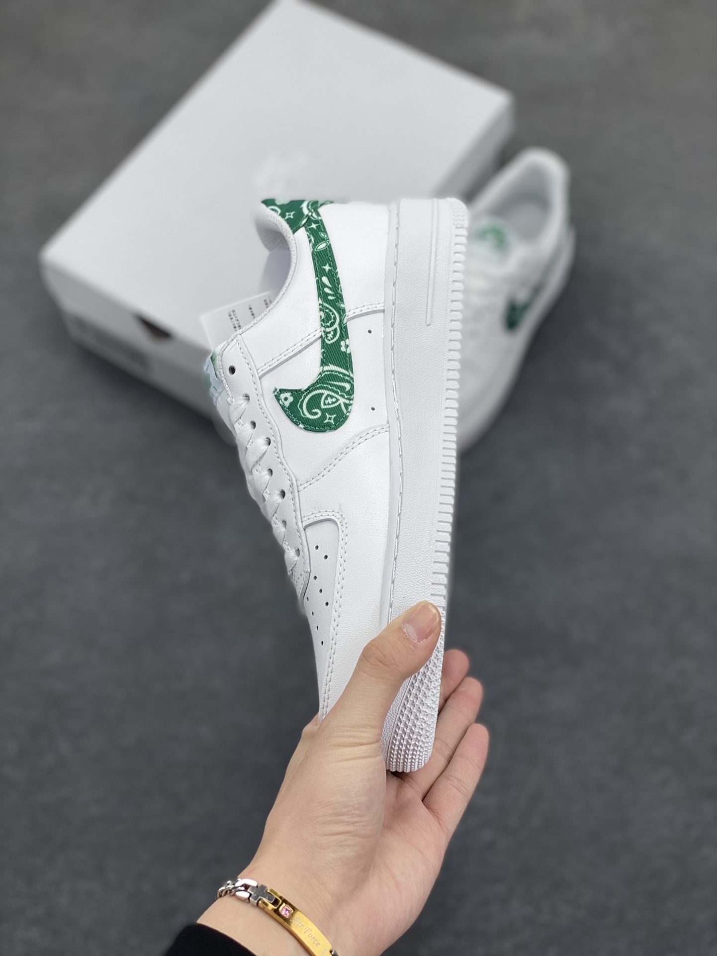 图片[3]-福利特价 Nike Air Force 1 Low 白绿腰果花 空军一号低帮运动休闲板鞋 原楦头原纸板 打造纯正空军版型#专注外贸渠道 全掌内置蜂窝气垫 #原盒配件 原厂中底钢印、拉帮完美 货号：DH4406-102 尺码：36 36.5 37.5 38 38.5 39 40 40.5 41 42 42.5 43 44 44.5 45-选品中心
