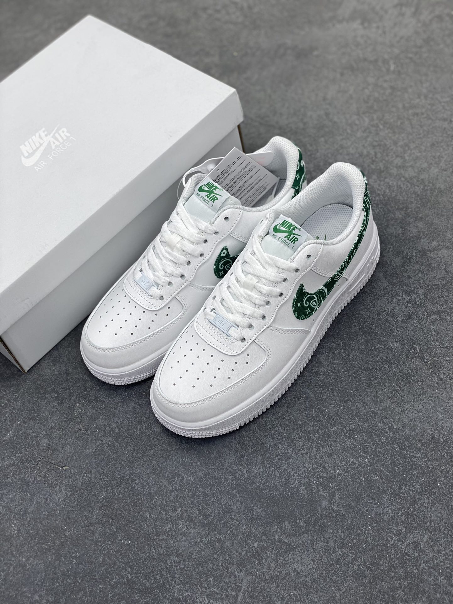 图片[8]-福利特价 Nike Air Force 1 Low 白绿腰果花 空军一号低帮运动休闲板鞋 原楦头原纸板 打造纯正空军版型#专注外贸渠道 全掌内置蜂窝气垫 #原盒配件 原厂中底钢印、拉帮完美 货号：DH4406-102 尺码：36 36.5 37.5 38 38.5 39 40 40.5 41 42 42.5 43 44 44.5 45-选品中心