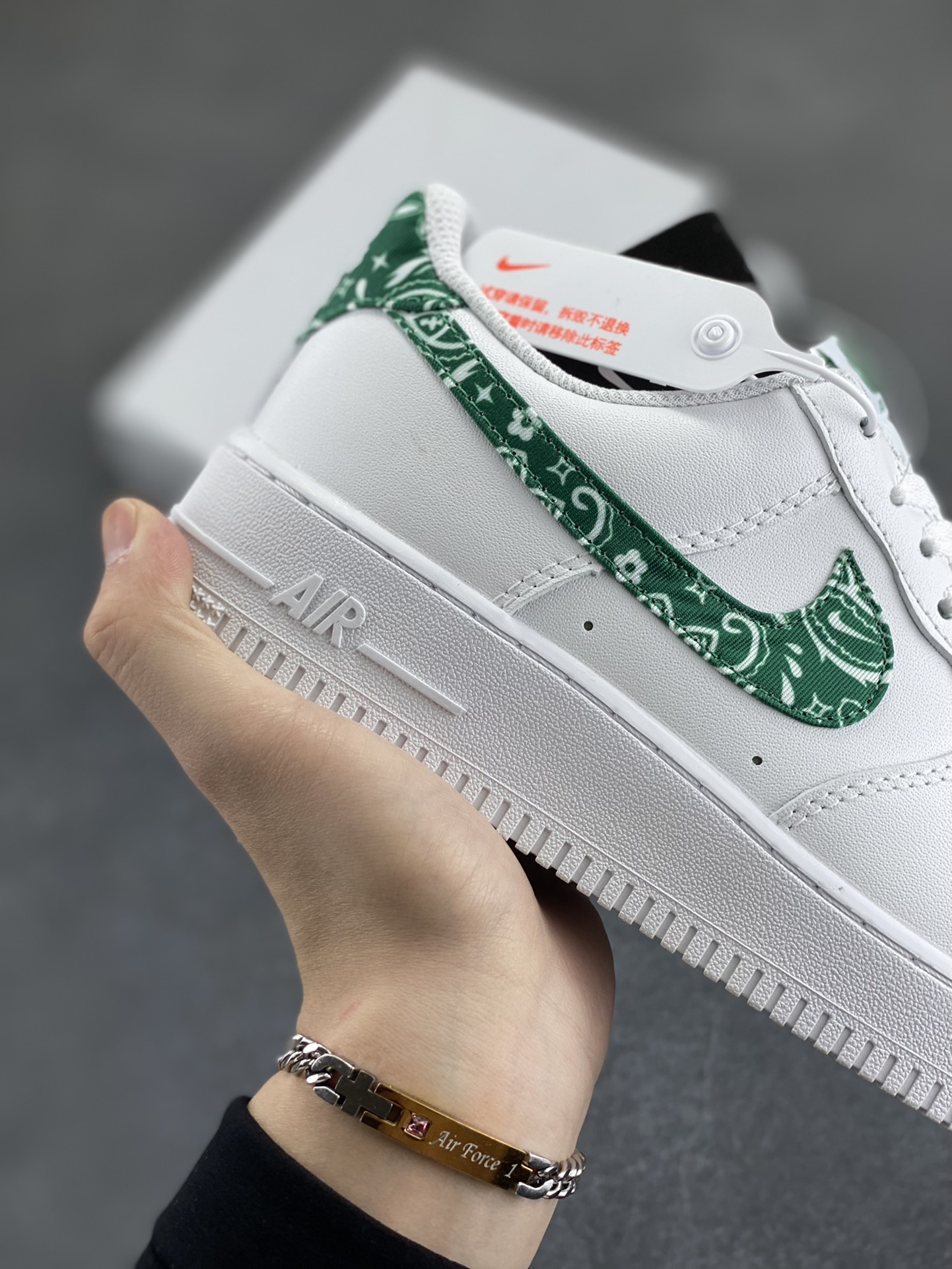 图片[6]-福利特价 Nike Air Force 1 Low 白绿腰果花 空军一号低帮运动休闲板鞋 原楦头原纸板 打造纯正空军版型#专注外贸渠道 全掌内置蜂窝气垫 #原盒配件 原厂中底钢印、拉帮完美 货号：DH4406-102 尺码：36 36.5 37.5 38 38.5 39 40 40.5 41 42 42.5 43 44 44.5 45-选品中心
