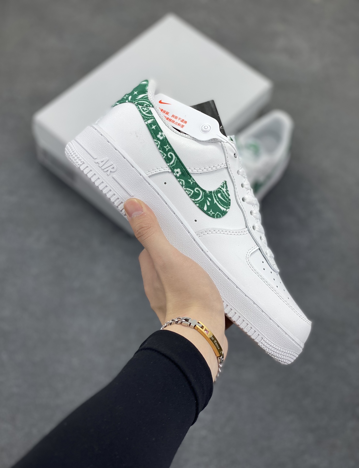 福利特价 Nike Air Force 1 Low 白绿腰果花 空军一号低帮运动休闲板鞋 原楦头原纸板 打造纯正空军版型#专注外贸渠道 全掌内置蜂窝气垫 #原盒配件 原厂中底钢印、拉帮完美 货号：DH4406-102 尺码：36 36.5 37.5 38 38.5 39 40 40.5 41 42 42.5 43 44 44.5 45-选品中心