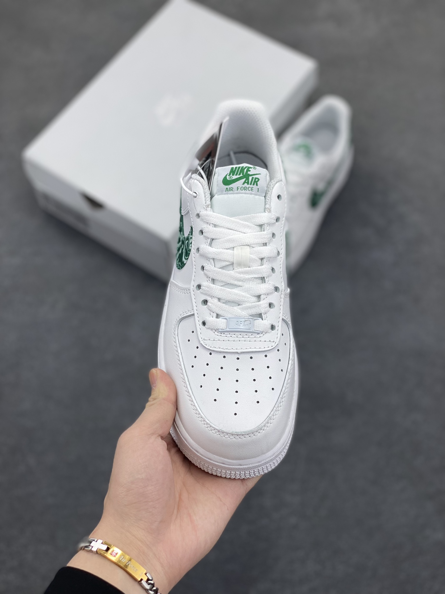 图片[2]-福利特价 Nike Air Force 1 Low 白绿腰果花 空军一号低帮运动休闲板鞋 原楦头原纸板 打造纯正空军版型#专注外贸渠道 全掌内置蜂窝气垫 #原盒配件 原厂中底钢印、拉帮完美 货号：DH4406-102 尺码：36 36.5 37.5 38 38.5 39 40 40.5 41 42 42.5 43 44 44.5 45-选品中心