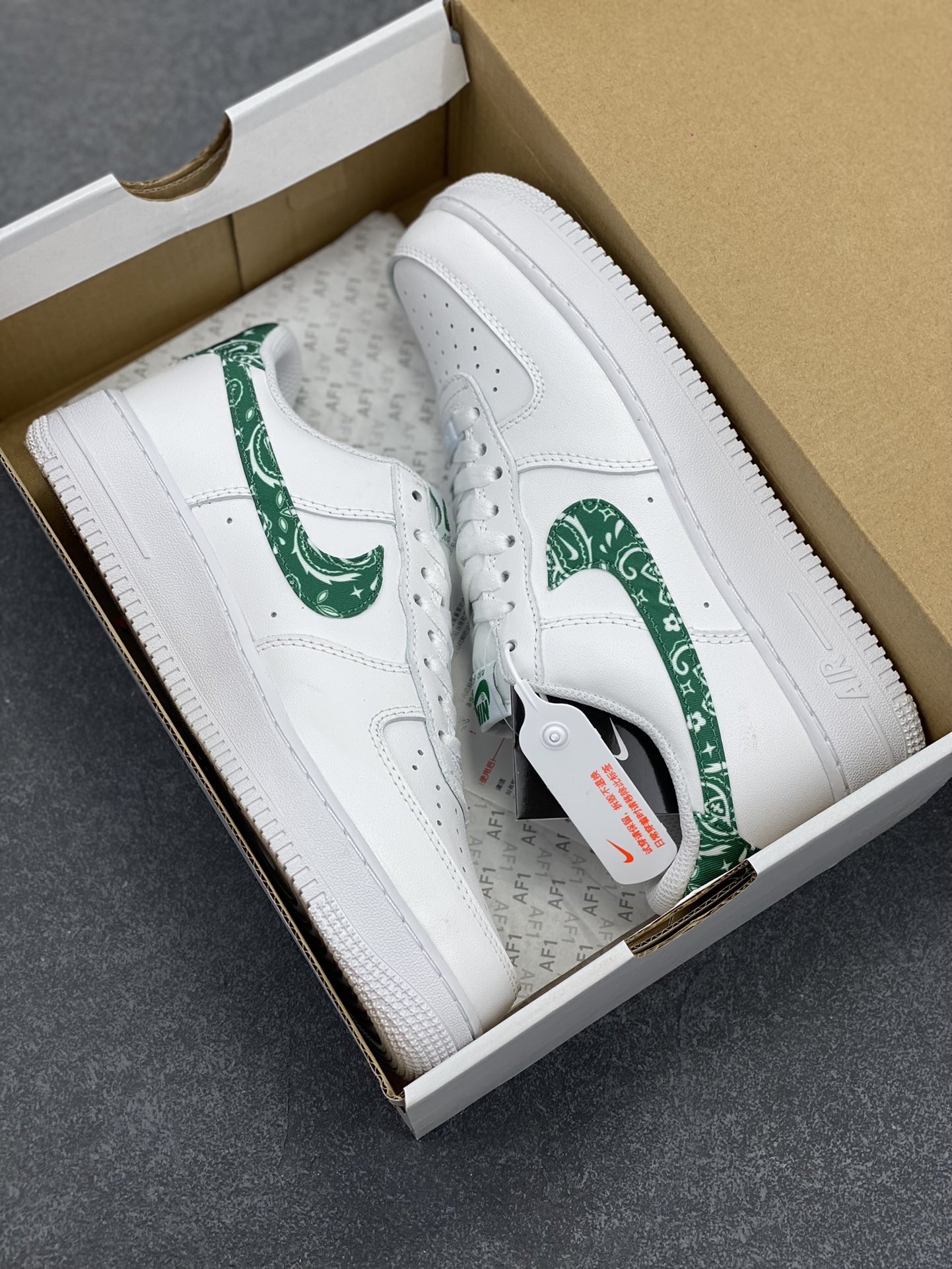 图片[9]-福利特价 Nike Air Force 1 Low 白绿腰果花 空军一号低帮运动休闲板鞋 原楦头原纸板 打造纯正空军版型#专注外贸渠道 全掌内置蜂窝气垫 #原盒配件 原厂中底钢印、拉帮完美 货号：DH4406-102 尺码：36 36.5 37.5 38 38.5 39 40 40.5 41 42 42.5 43 44 44.5 45-选品中心