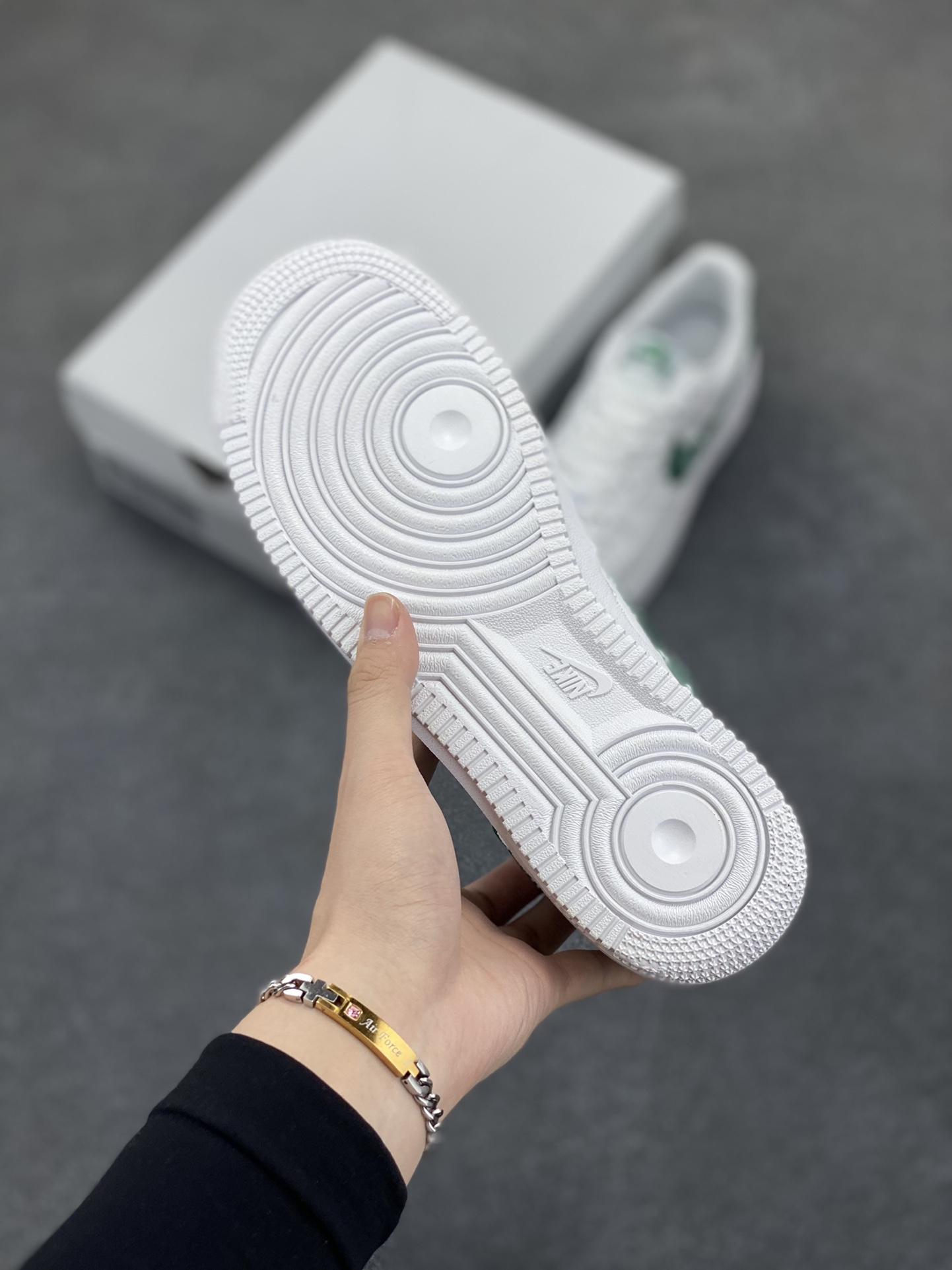 图片[5]-福利特价 Nike Air Force 1 Low 白绿腰果花 空军一号低帮运动休闲板鞋 原楦头原纸板 打造纯正空军版型#专注外贸渠道 全掌内置蜂窝气垫 #原盒配件 原厂中底钢印、拉帮完美 货号：DH4406-102 尺码：36 36.5 37.5 38 38.5 39 40 40.5 41 42 42.5 43 44 44.5 45-选品中心