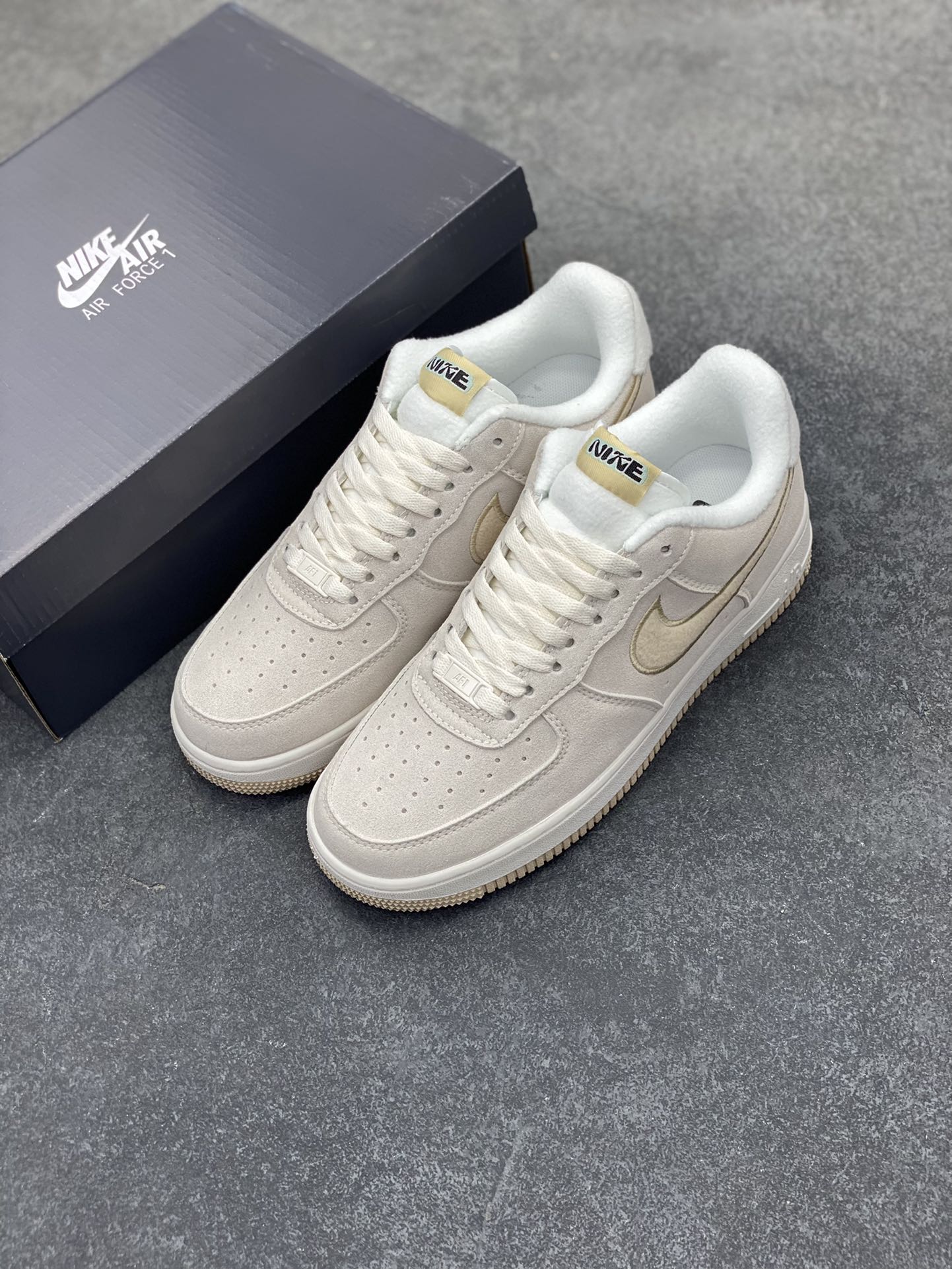 图片[8]-Nike Air Force 1 Low 空军一号低帮百搭休闲运动板鞋。柔软、弹性十足的缓震性能和出色的中底设计，横跨复古与现代的外型结合，造就出风靡全球三十多年的Force 1，直到今天还深受青睐。 货号：DQ7583-001 尺码：36 36.5 37.5 38 38.5 39 40 40.5 41 42 42.5 43 44 44.5 45-选品中心