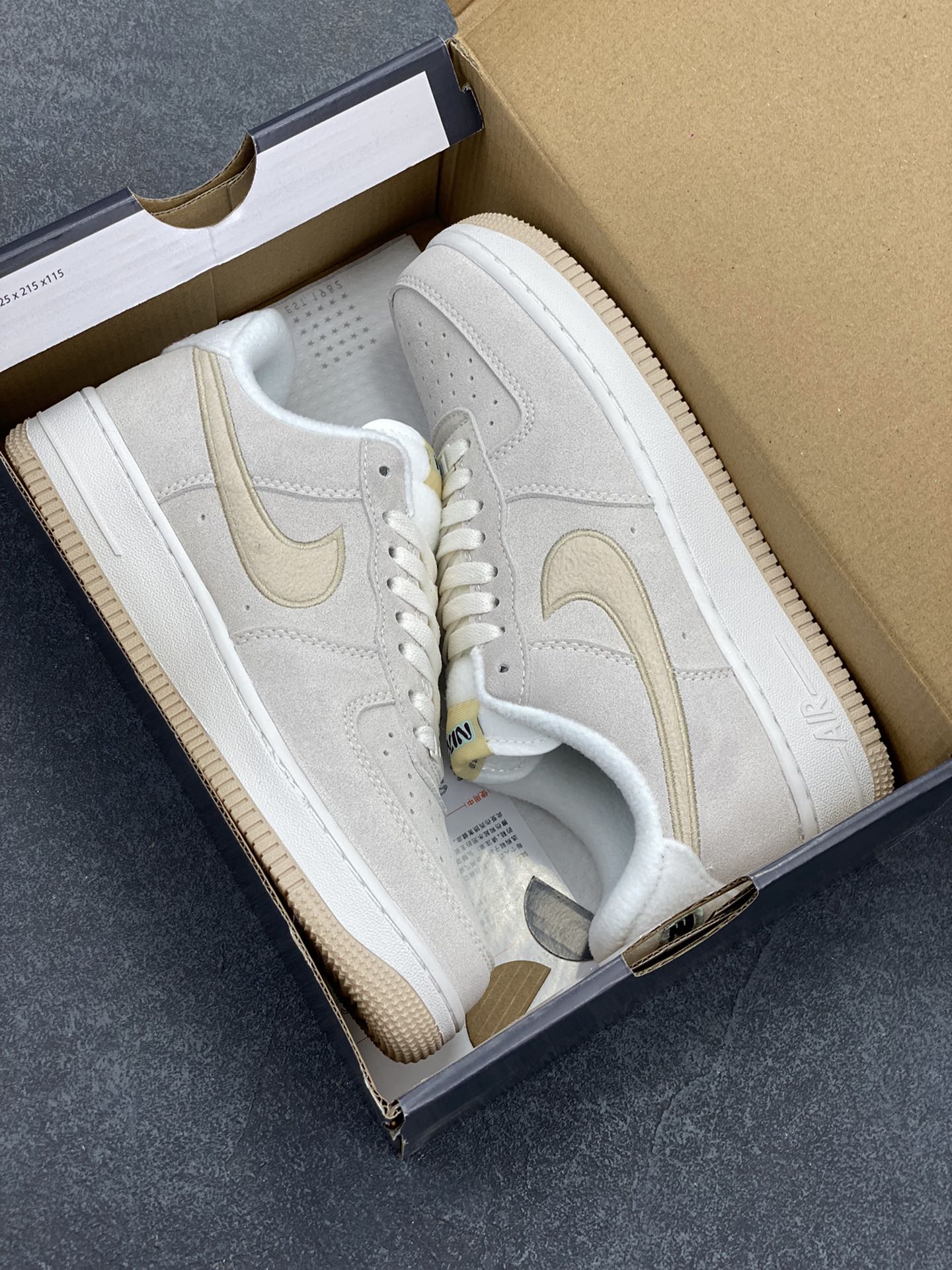 图片[9]-Nike Air Force 1 Low 空军一号低帮百搭休闲运动板鞋。柔软、弹性十足的缓震性能和出色的中底设计，横跨复古与现代的外型结合，造就出风靡全球三十多年的Force 1，直到今天还深受青睐。 货号：DQ7583-001 尺码：36 36.5 37.5 38 38.5 39 40 40.5 41 42 42.5 43 44 44.5 45-选品中心