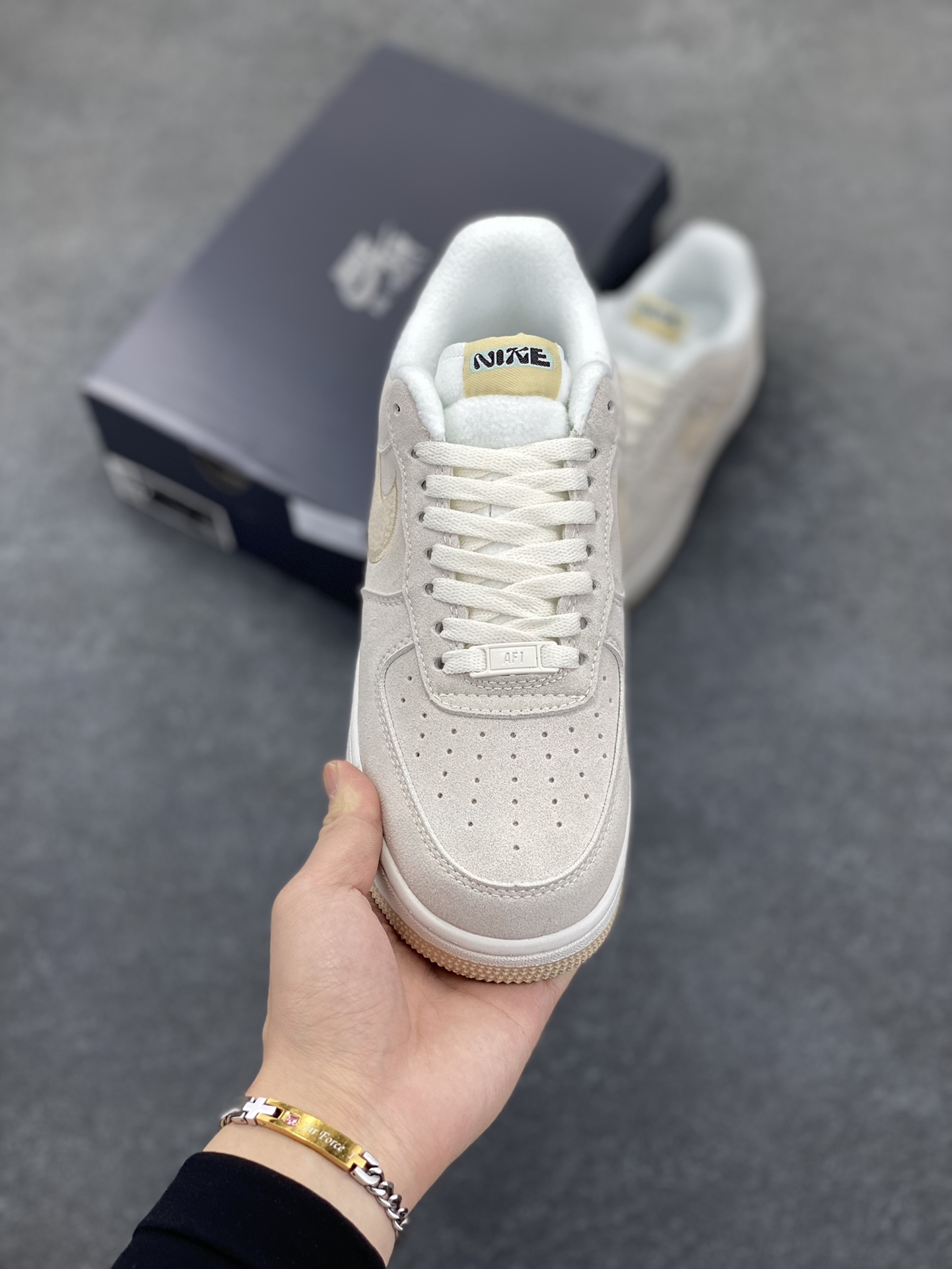 图片[2]-Nike Air Force 1 Low 空军一号低帮百搭休闲运动板鞋。柔软、弹性十足的缓震性能和出色的中底设计，横跨复古与现代的外型结合，造就出风靡全球三十多年的Force 1，直到今天还深受青睐。 货号：DQ7583-001 尺码：36 36.5 37.5 38 38.5 39 40 40.5 41 42 42.5 43 44 44.5 45-选品中心