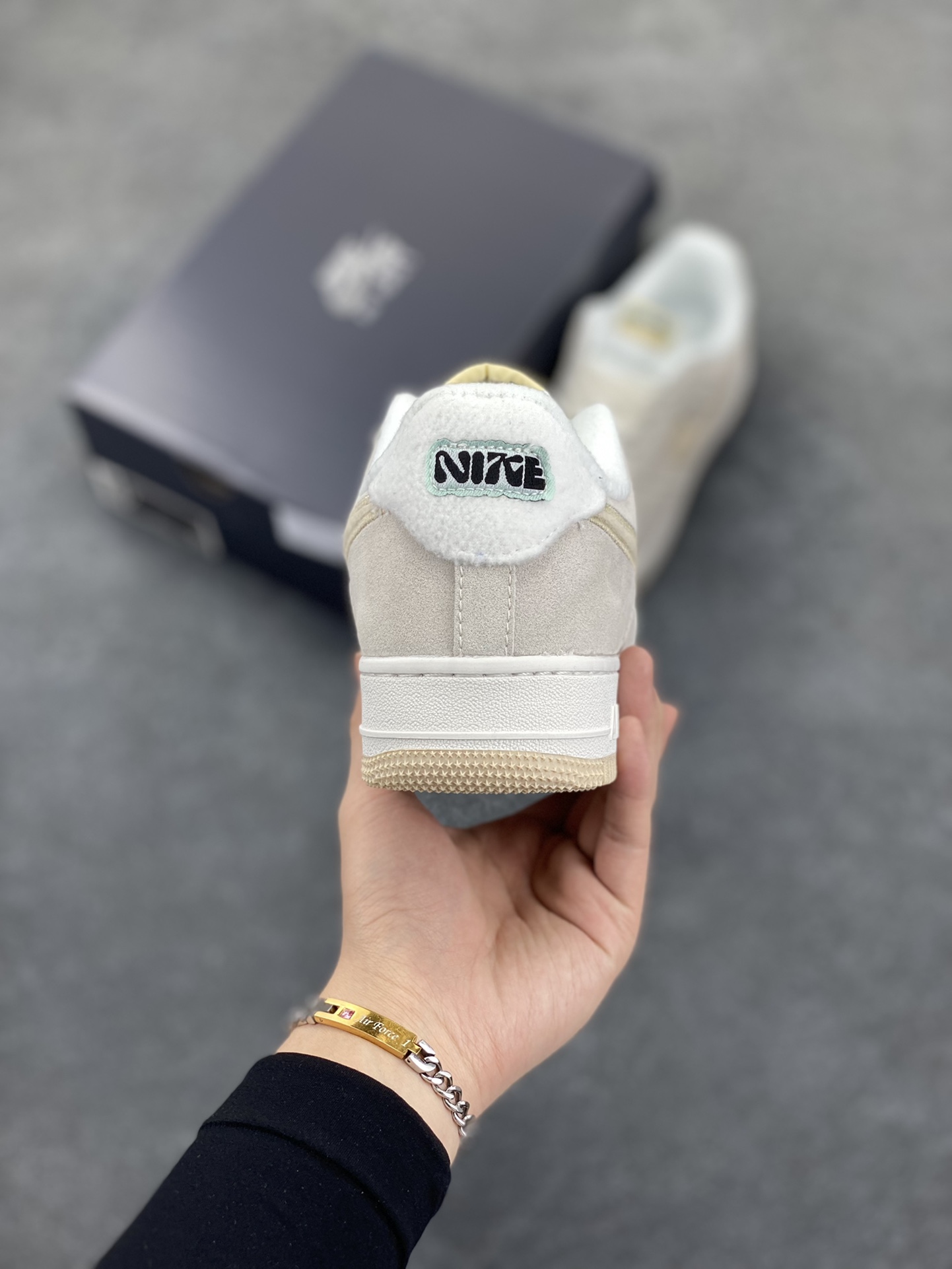 图片[4]-Nike Air Force 1 Low 空军一号低帮百搭休闲运动板鞋。柔软、弹性十足的缓震性能和出色的中底设计，横跨复古与现代的外型结合，造就出风靡全球三十多年的Force 1，直到今天还深受青睐。 货号：DQ7583-001 尺码：36 36.5 37.5 38 38.5 39 40 40.5 41 42 42.5 43 44 44.5 45-选品中心