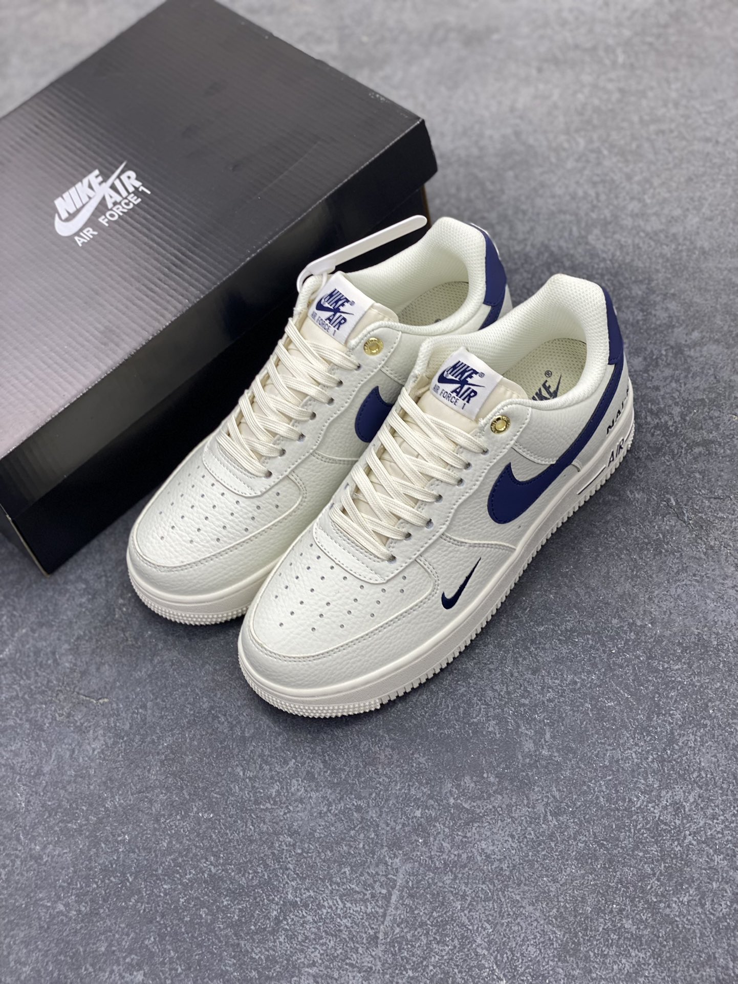 图片[8]-Nike Air Force 1 Low 空军一号低帮百搭休闲运动板鞋。柔软、弹性十足的缓震性能和出色的中底设计，横跨复古与现代的外型结合，造就出风靡全球三十多年的Force 1，直到今天还深受青睐。 货号：NK0621-966 尺码：36 37.5 38 39 40 40.5 41 42 42.5 43 44 44.5 45-选品中心