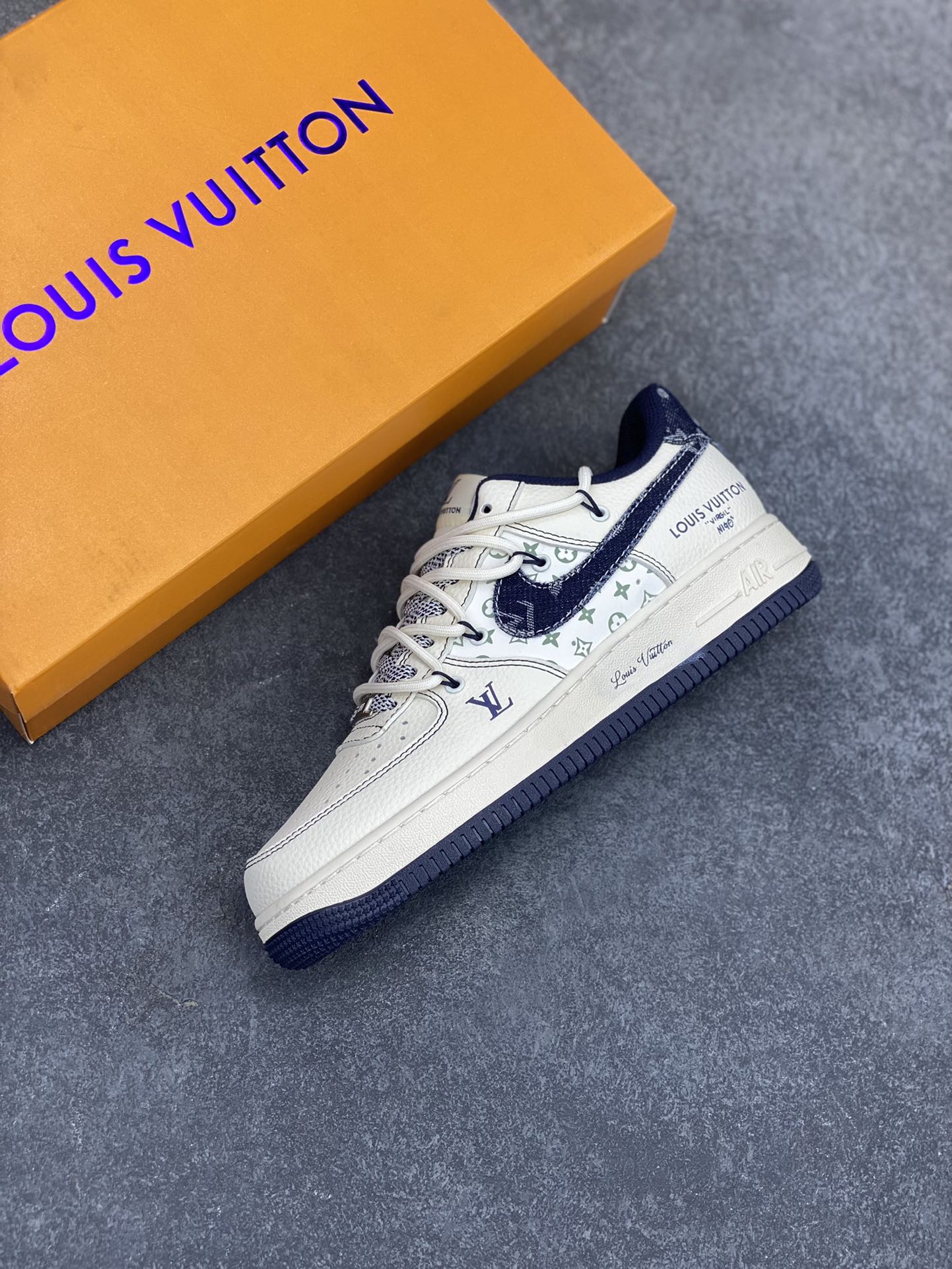 图片[7]-NIke Air Force 1 \’07 Low “LV联名——黑牛仔勾抽绳”空军一号 低帮 运动鞋 休闲鞋 折边针车 工艺难度大 原楦头原纸板 原装鞋盒 定制五金配件 内置全掌气垫 原厂鞋底 货号：DM6868-060 尺码：36 36.5 37.5 38 38.5 39 40 40.5 41 42 42.5 43 44 44.5 45-选品中心