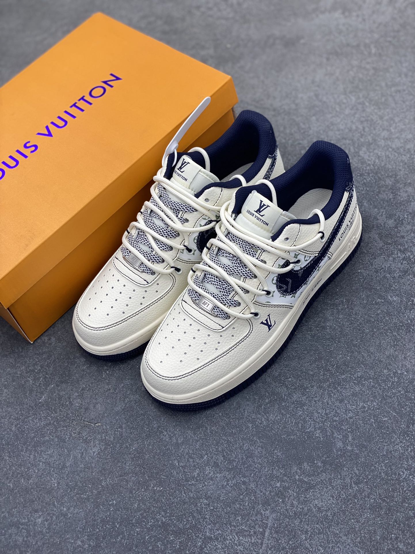 图片[8]-NIke Air Force 1 \’07 Low “LV联名——黑牛仔勾抽绳”空军一号 低帮 运动鞋 休闲鞋 折边针车 工艺难度大 原楦头原纸板 原装鞋盒 定制五金配件 内置全掌气垫 原厂鞋底 货号：DM6868-060 尺码：36 36.5 37.5 38 38.5 39 40 40.5 41 42 42.5 43 44 44.5 45-选品中心