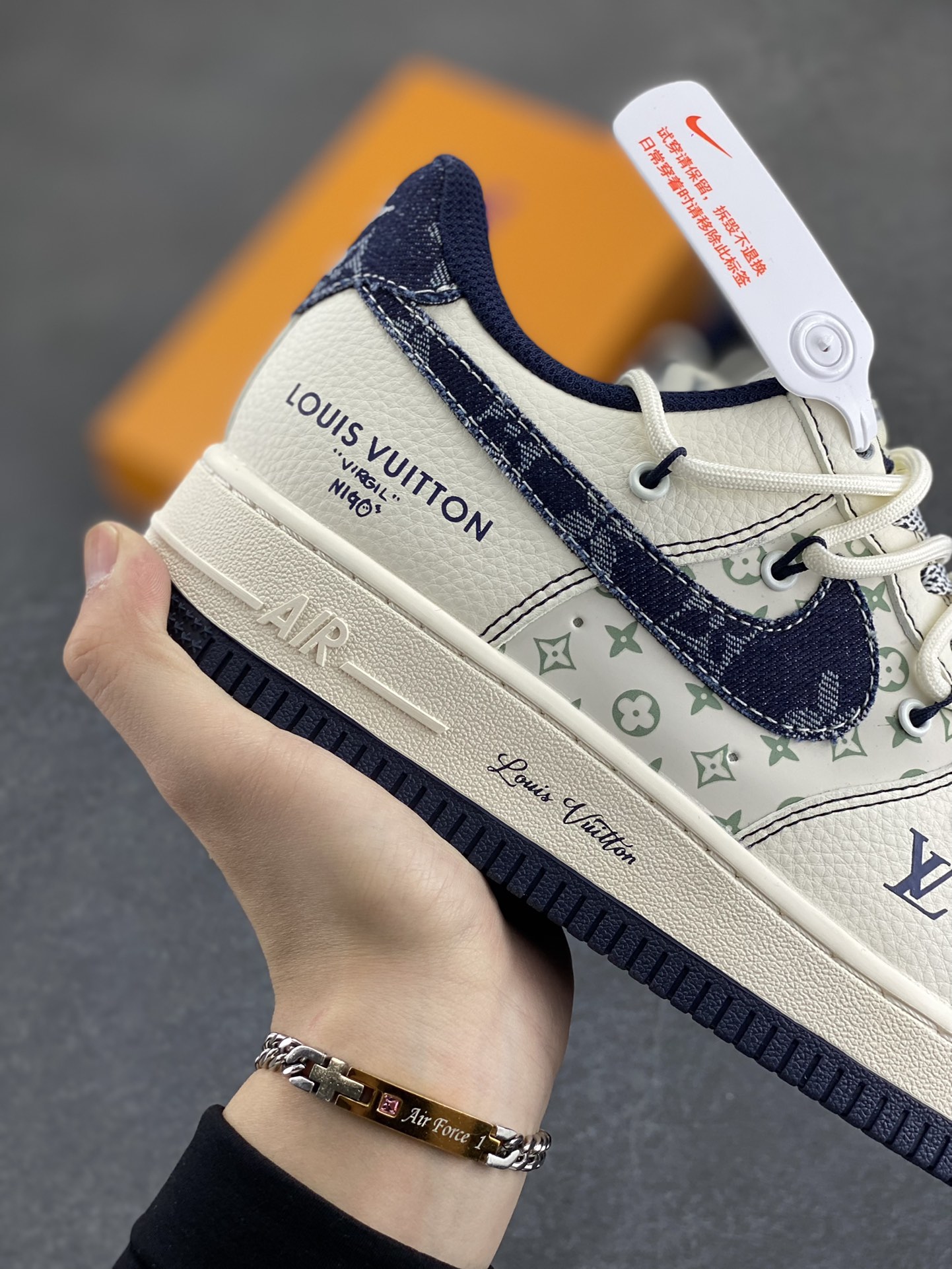 图片[6]-NIke Air Force 1 \’07 Low “LV联名——黑牛仔勾抽绳”空军一号 低帮 运动鞋 休闲鞋 折边针车 工艺难度大 原楦头原纸板 原装鞋盒 定制五金配件 内置全掌气垫 原厂鞋底 货号：DM6868-060 尺码：36 36.5 37.5 38 38.5 39 40 40.5 41 42 42.5 43 44 44.5 45-选品中心